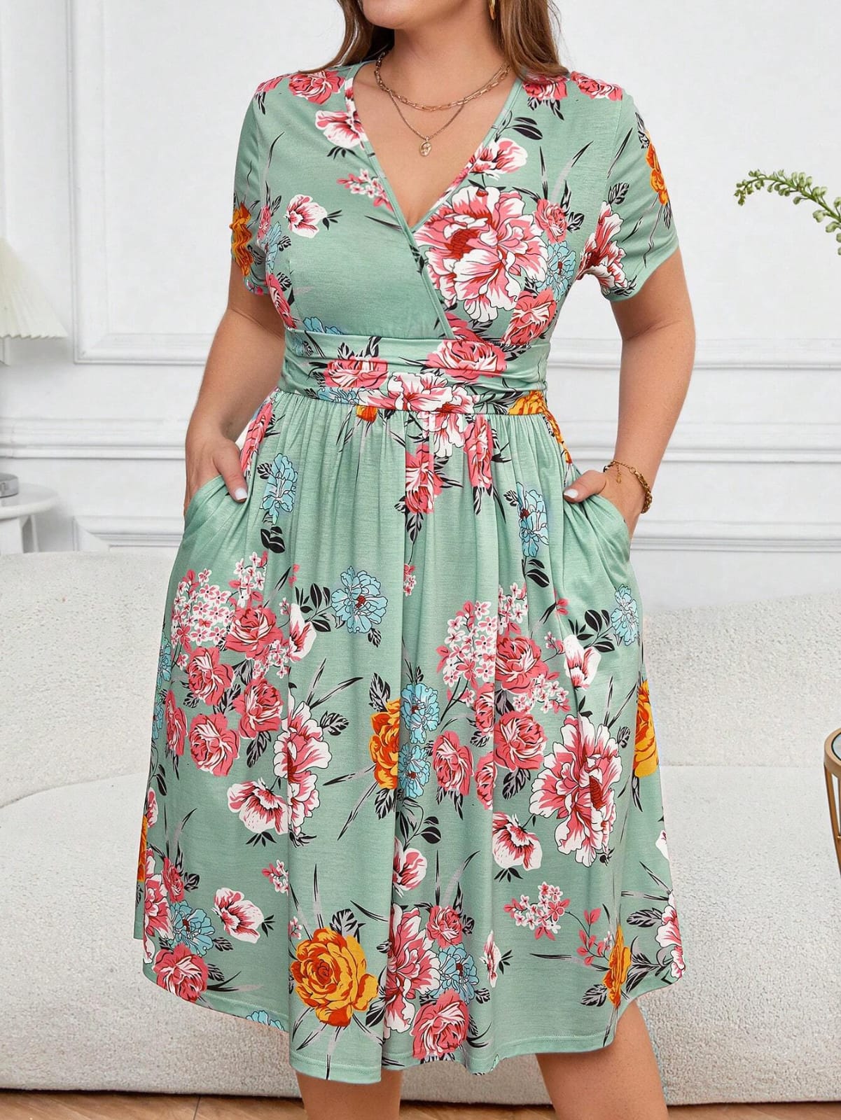 VESTIDO DE MUJER CUELLO V CON ESTAMPADO FLORAL