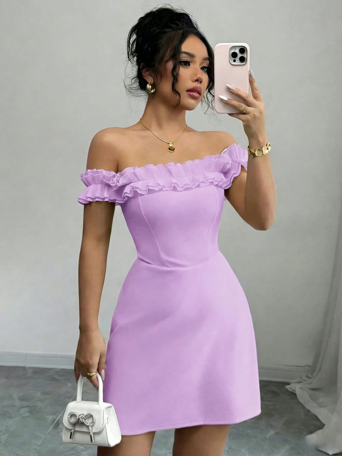 VESTIDO DE MUJER CON HOMBROS DESCUBIERTOS
