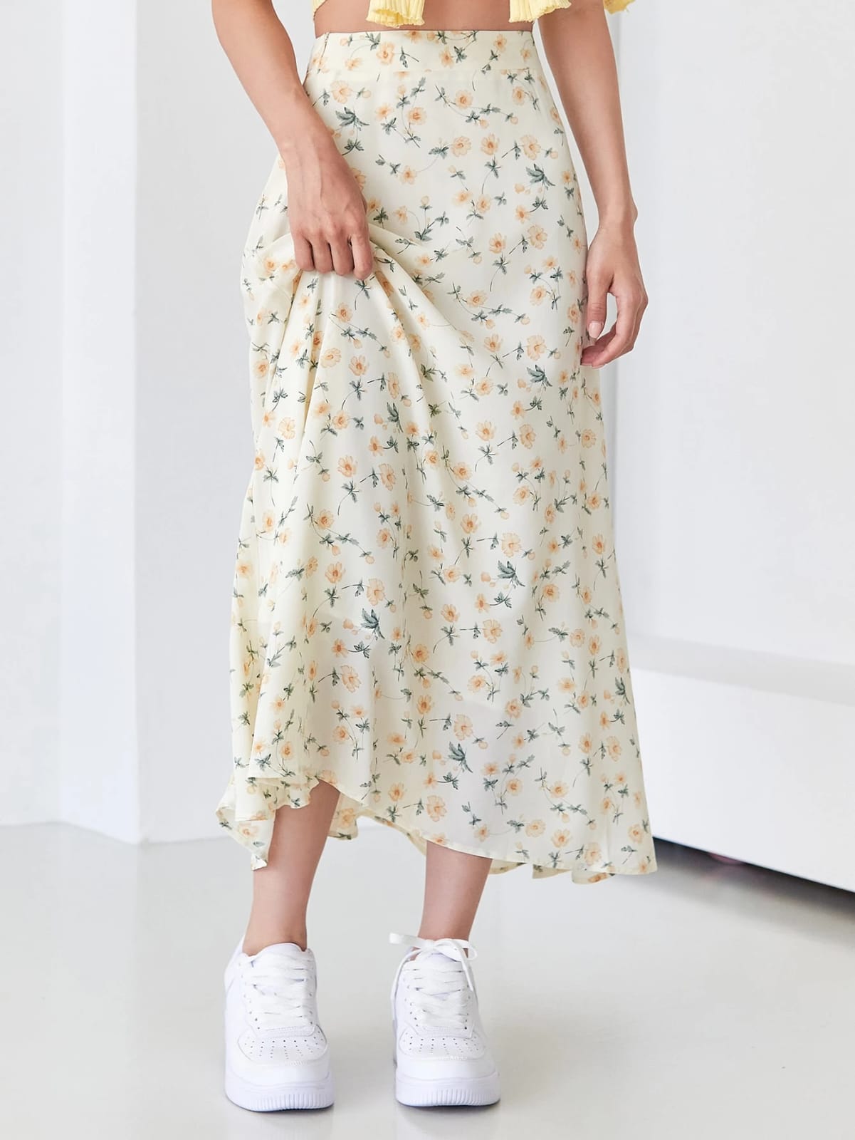 FALDA DE MUJER CON ESTAMPADO FLORAL