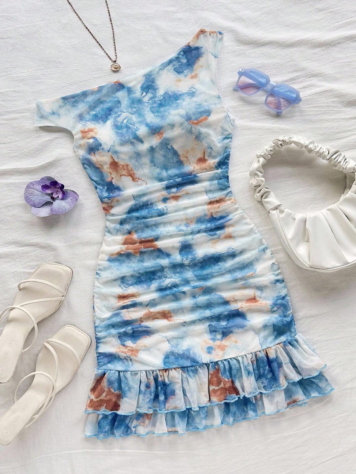 VESTIDO DE MUJER AJUSTADO CON VOLANTES