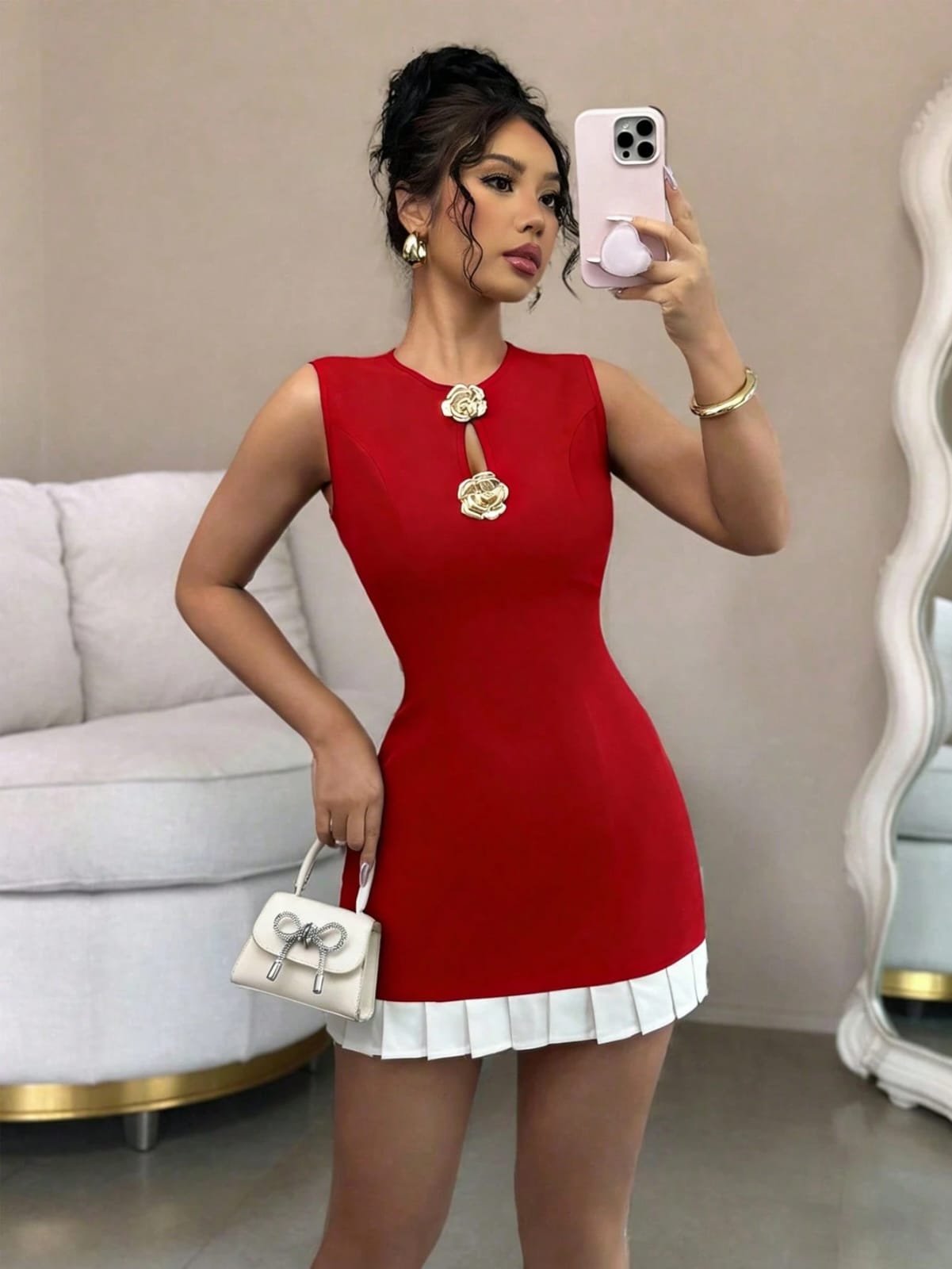 VESTIDO DE MUJER CON DOBLADILLO ABAJO Y FLORES DE METAL