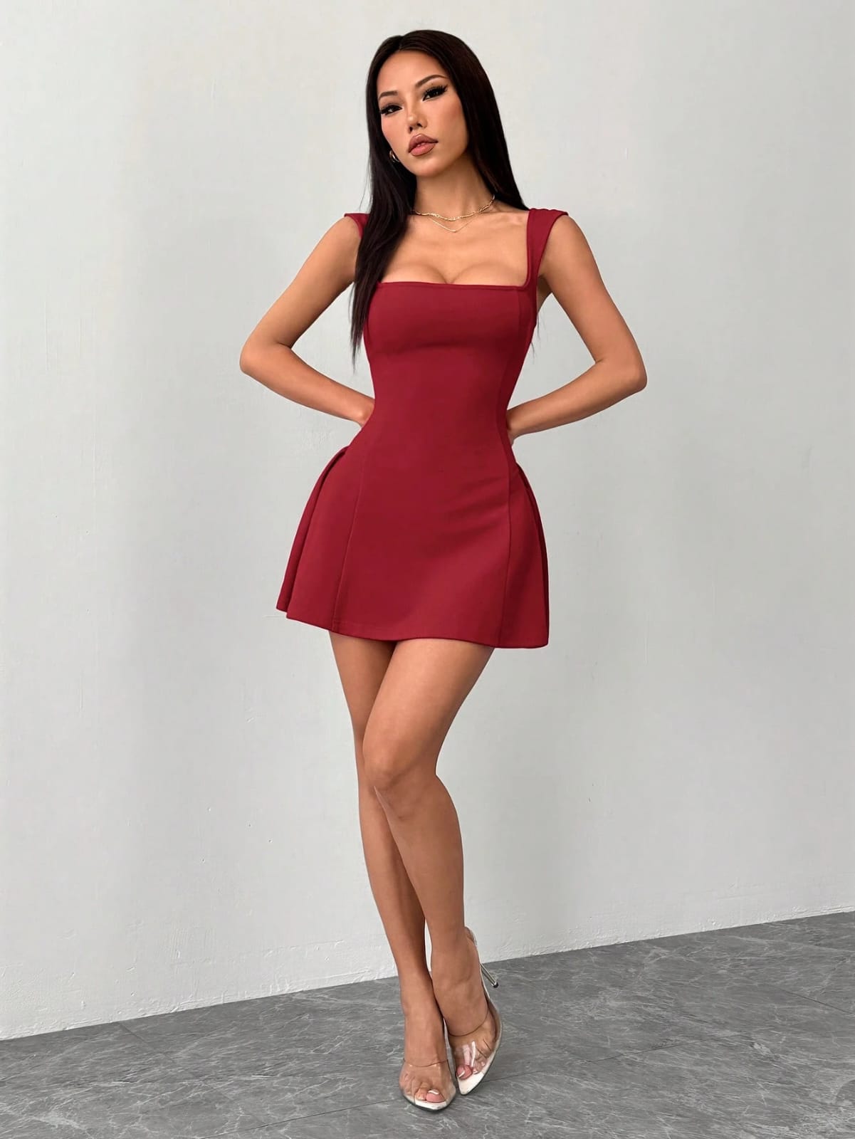VESTIDO DE MUJER CON CUELLO CUADRADO