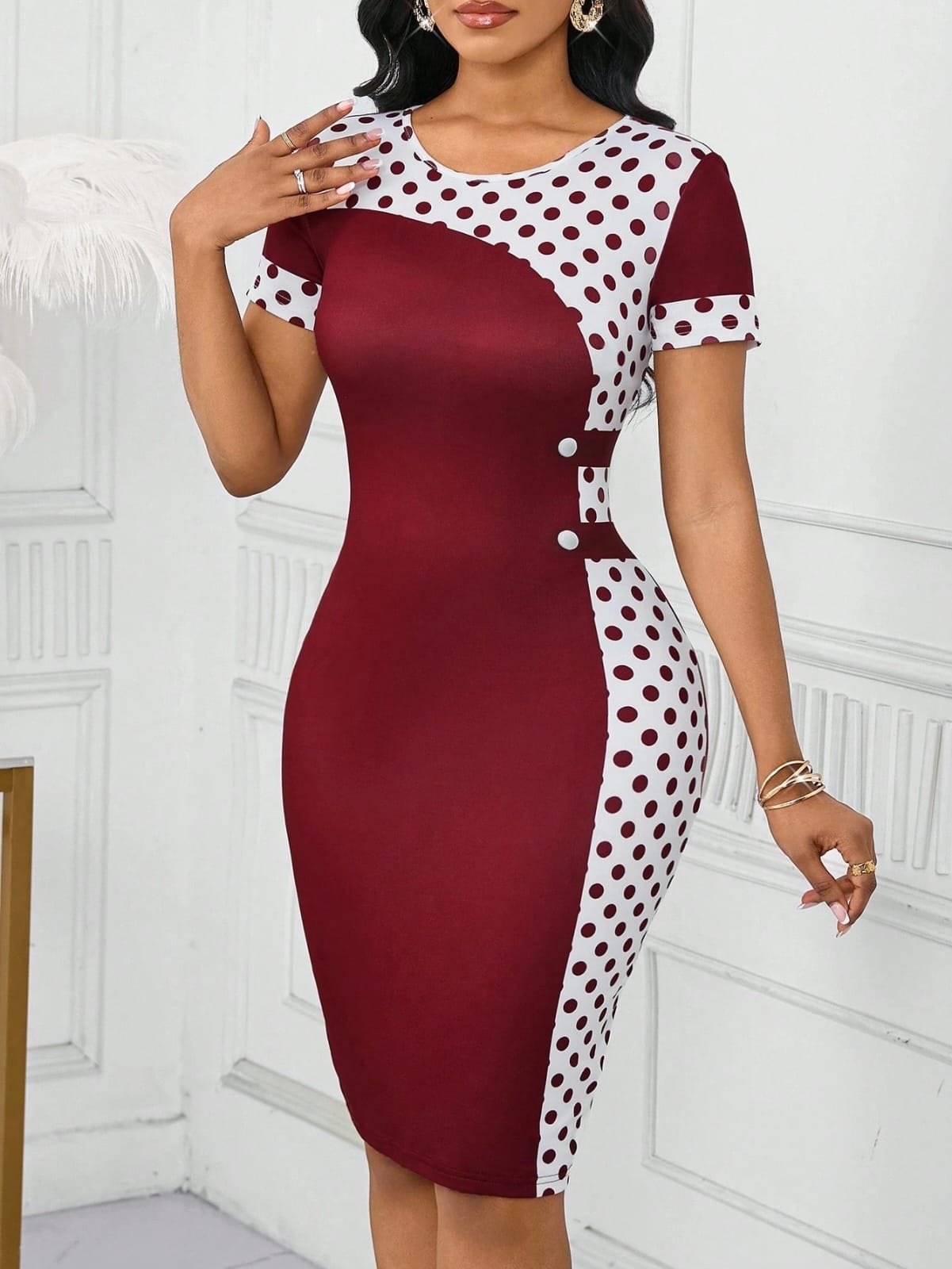 VESTIDO DE MUJER CON ESTAMPADO DE LUNARES