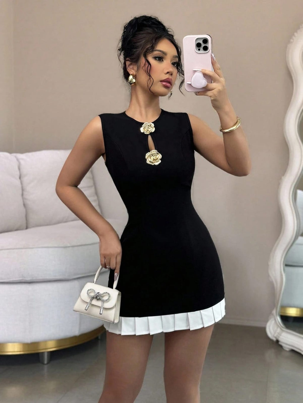 VESTIDO DE MUJER CON DOBLADILLO ABAJO Y FLORES DE METAL