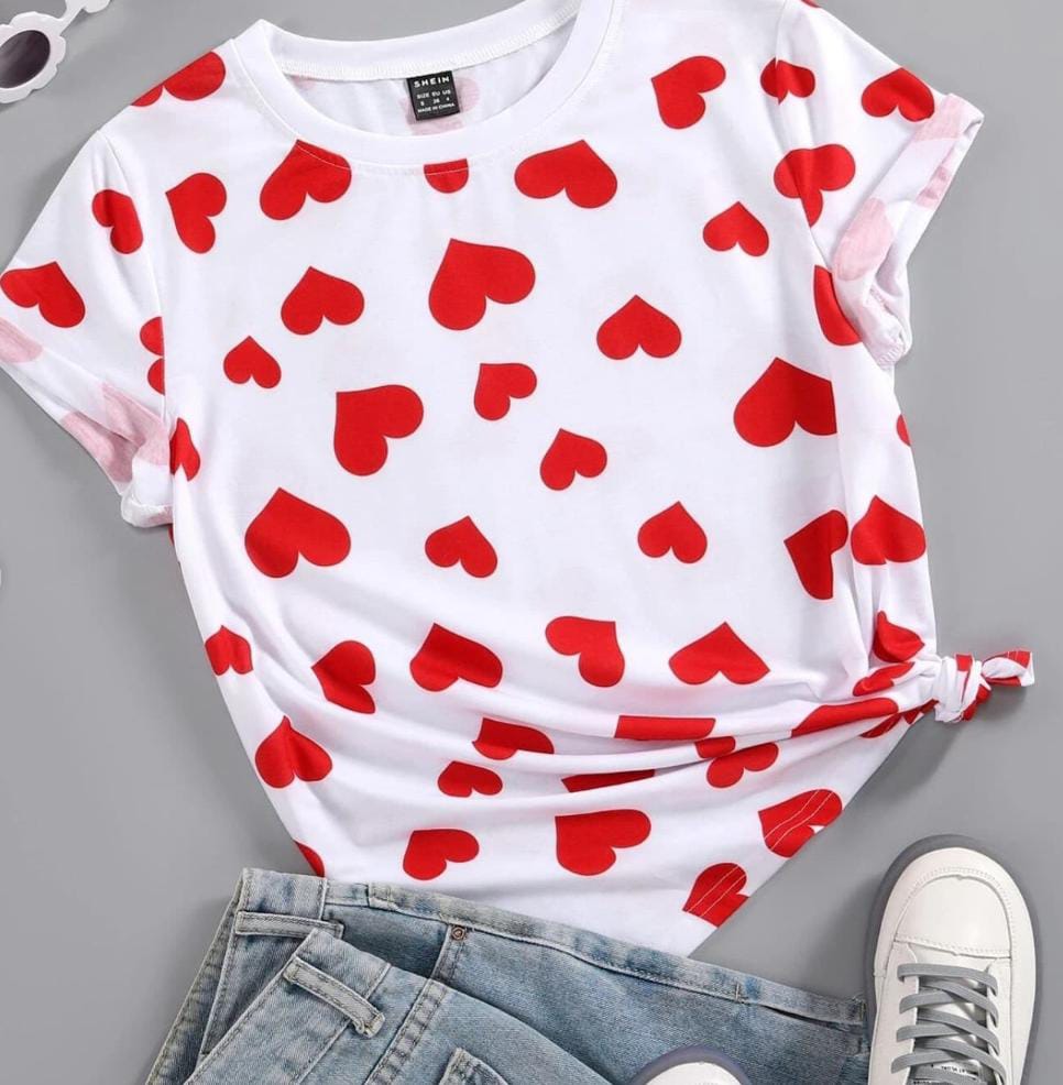 CAMISA DE MUJER BLANCA CON CORAZONES ROJOS