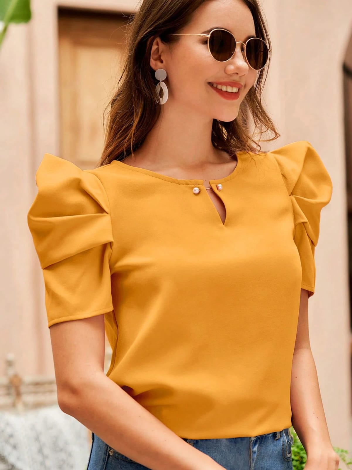 CAMISA DE DAMA CON MANGA Y ABERTURA EN EL CUELLO
