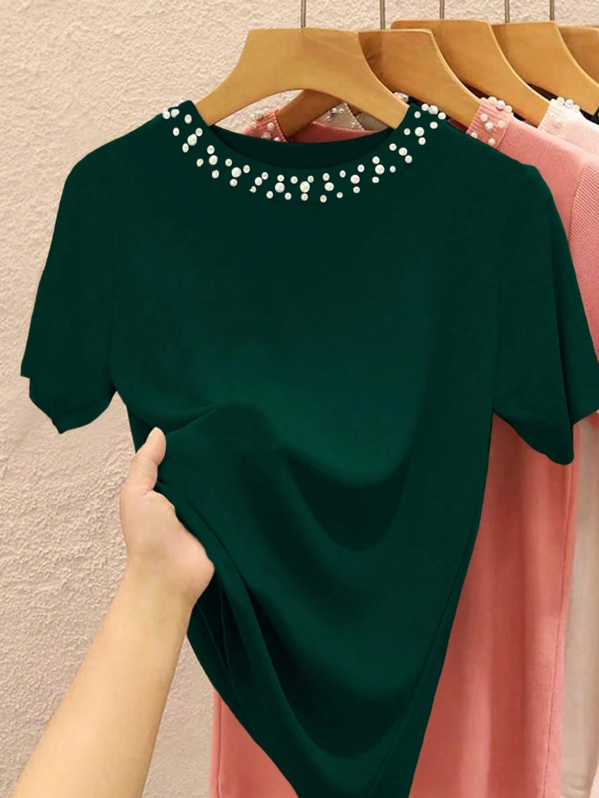CAMISA CON PERLAS EN EL CUELLO
