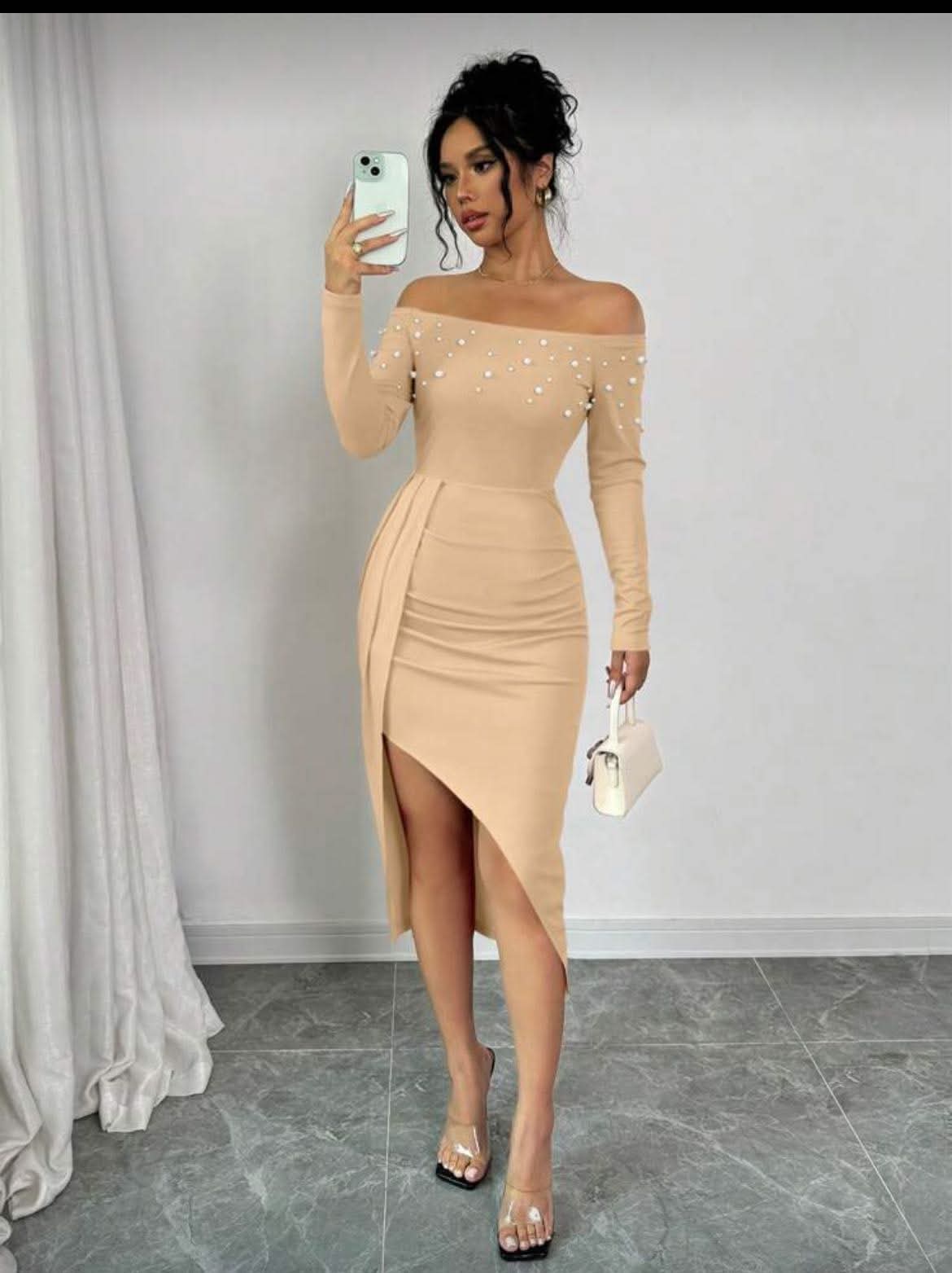 VESTIDO BEIGE CON PERLAS TALLA M 0007420