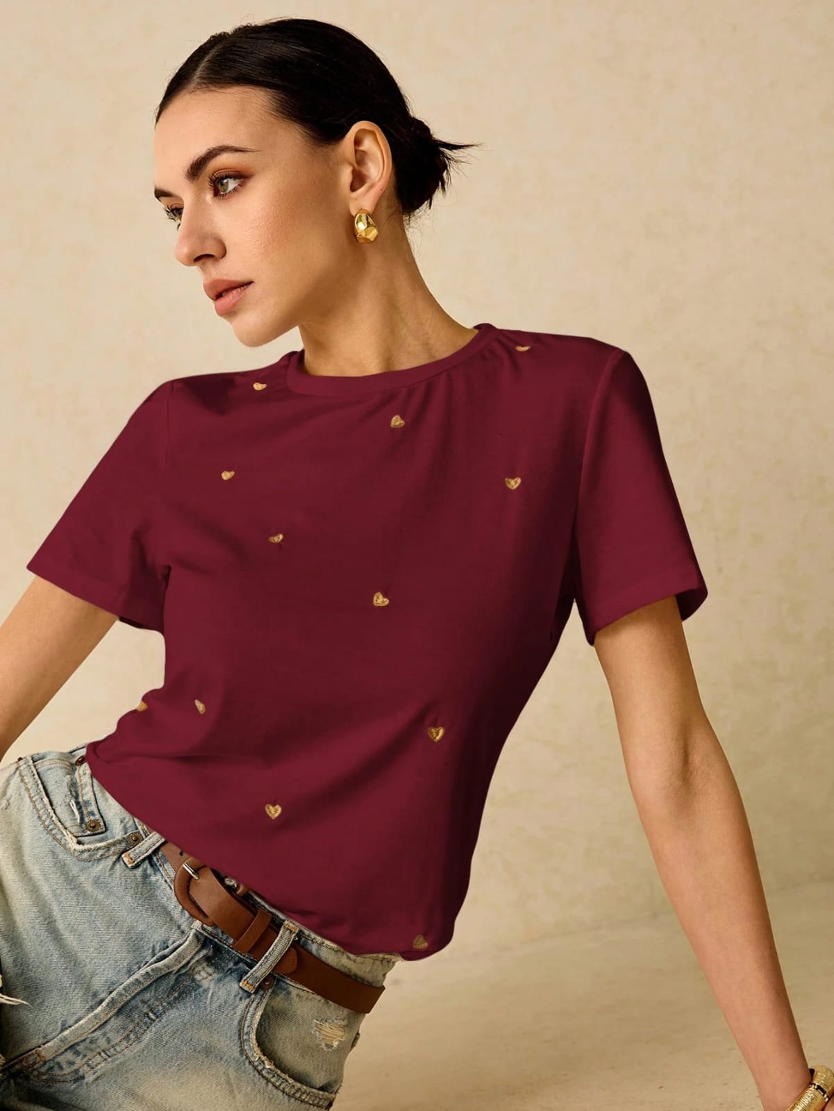 CAMISA DE MUJUER CON CORAZONES DORADOS