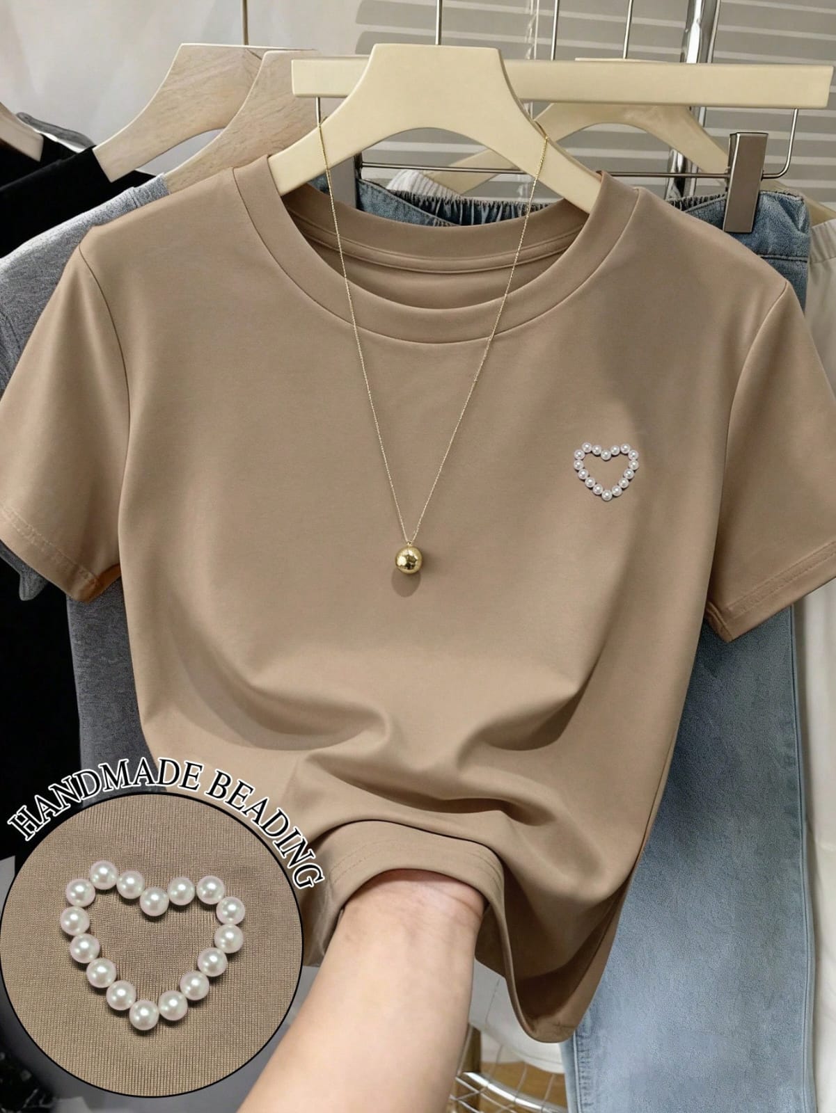 CAMISA CAFE CON DISEÑO DE CORAZON CON PERLAS
