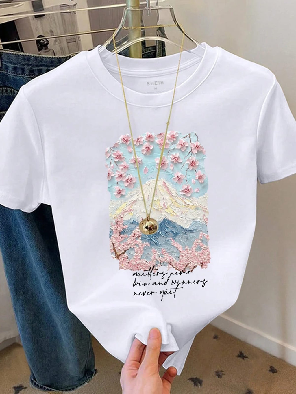 CAMISA BLANCA CON PAISAJE ROSA DE MUJER