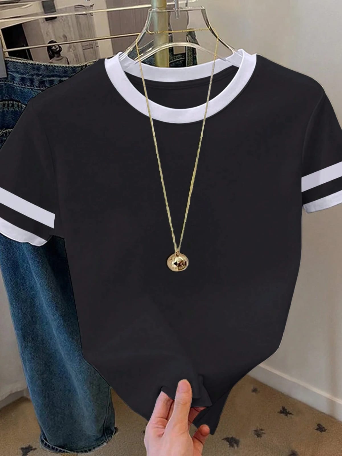 CAMISA NEGRA CON BORDES BLANCO DE MUJER