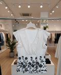 CAMISA DE MUJER BLANCA CON FLORES NEGRAS TALLA XL 50000700