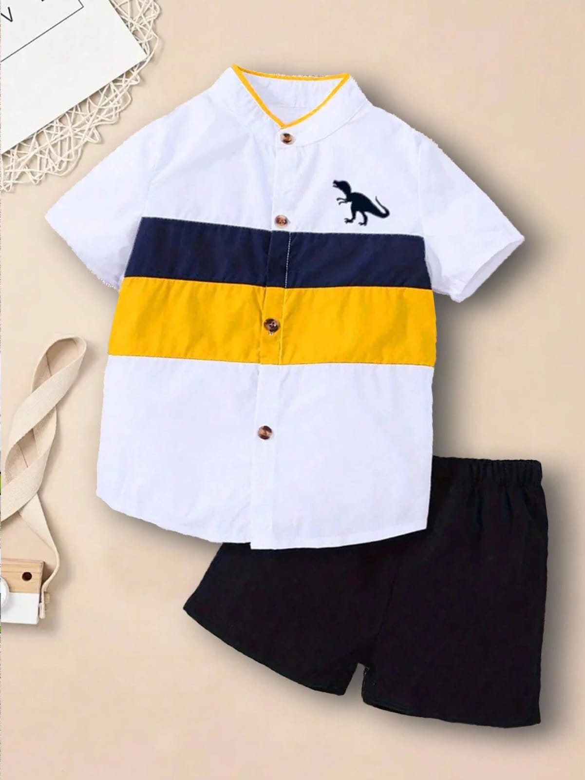 CONJUNTO BICOLOR CON DINOSAURIO DE NIÑO
