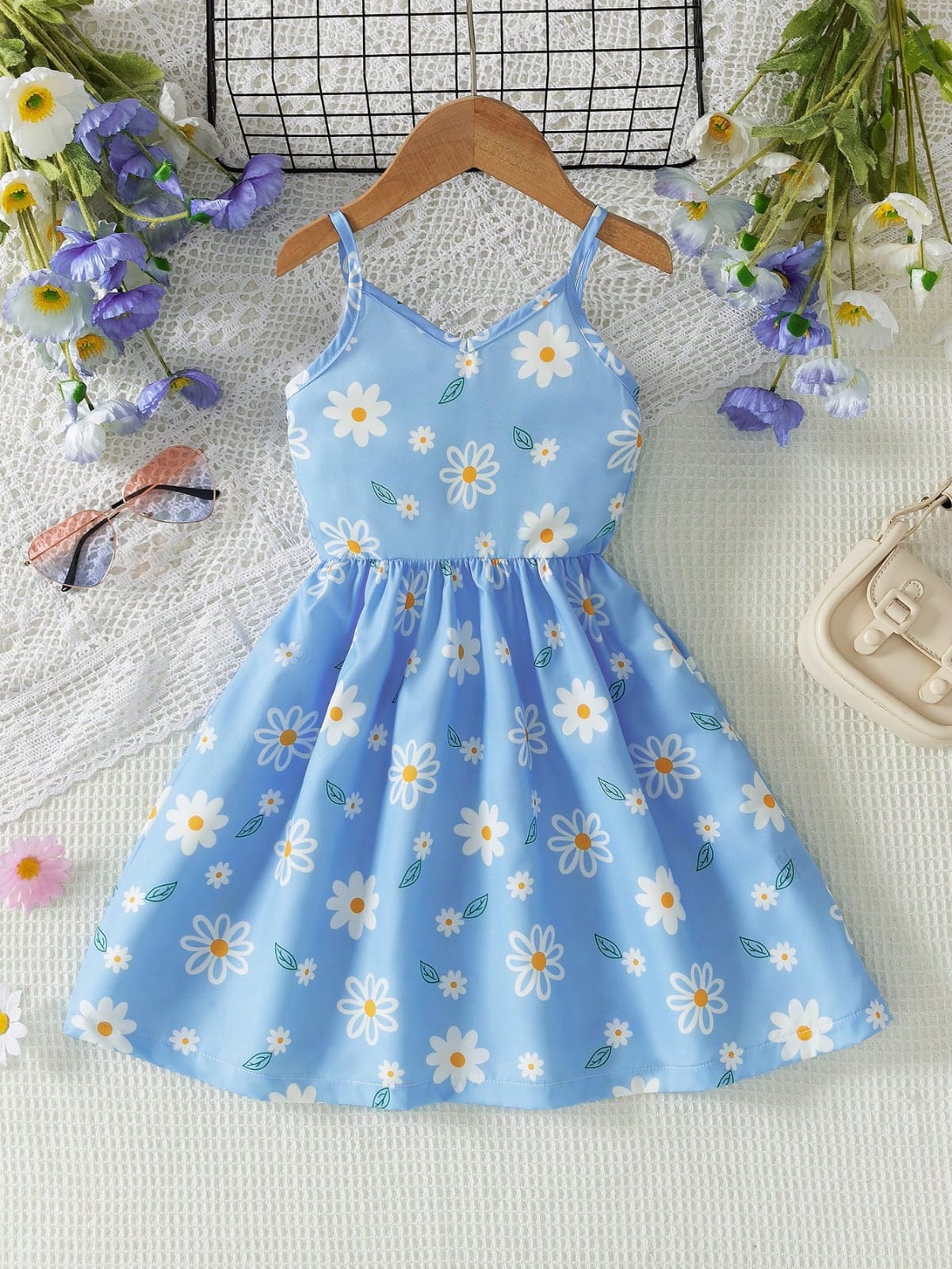 VESTIDO CELESTE CON FLORES BLANCAS