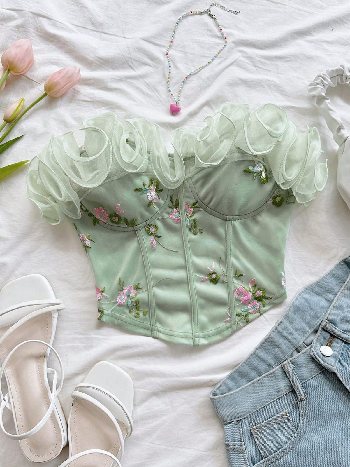 TOP VERDE PALIDO CON FLORES ROSA