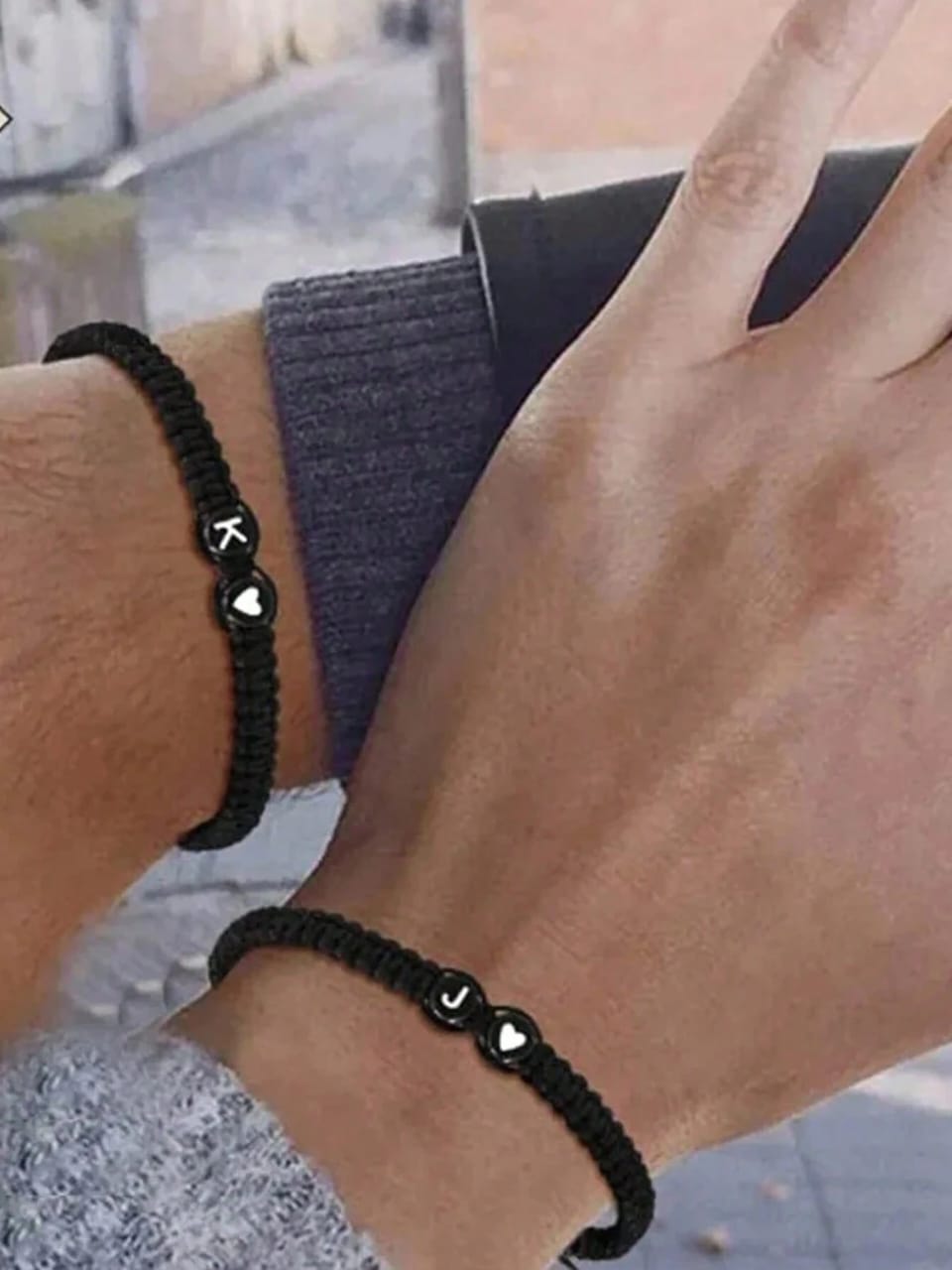PULSERA CON DIJE DE J NEGRO 0008646