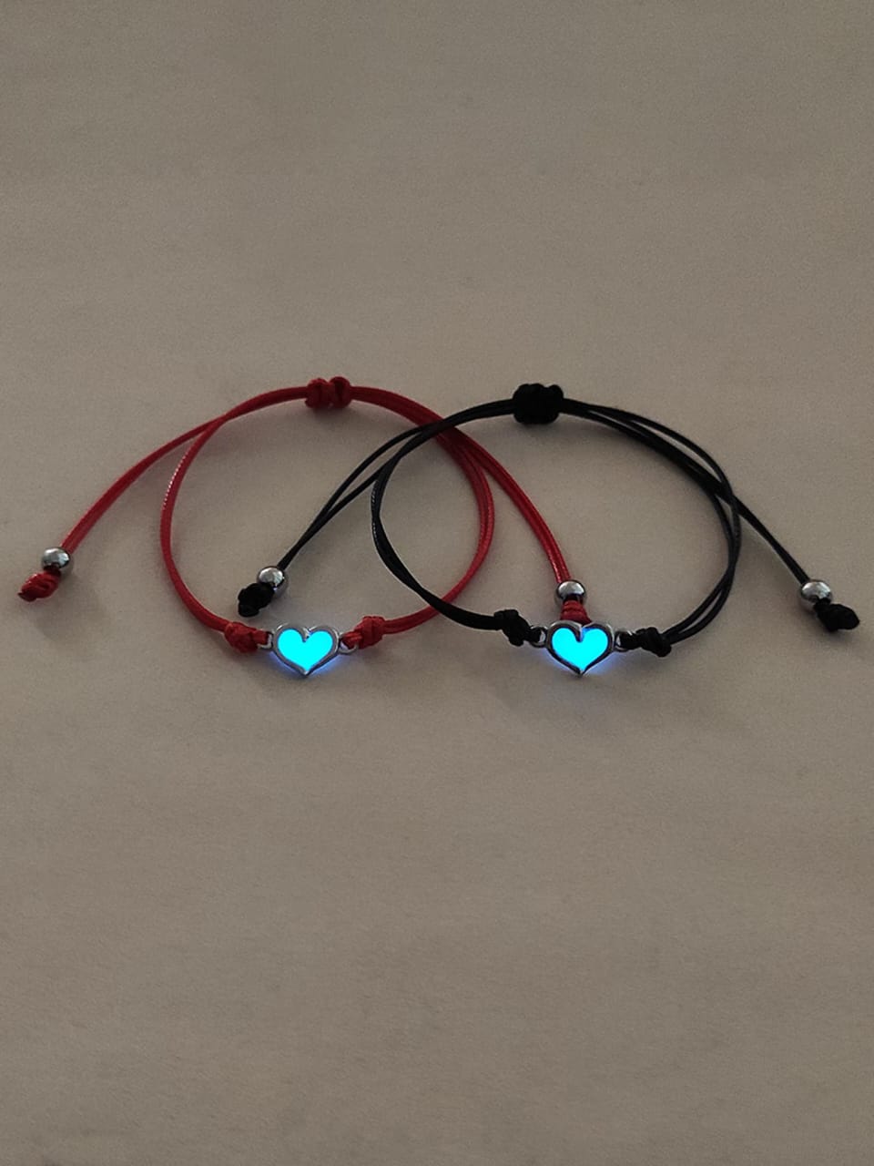 PULSERA DE PAREJA CON DIJE QUE BRILLA EN LA OSCURIDAD 0008654