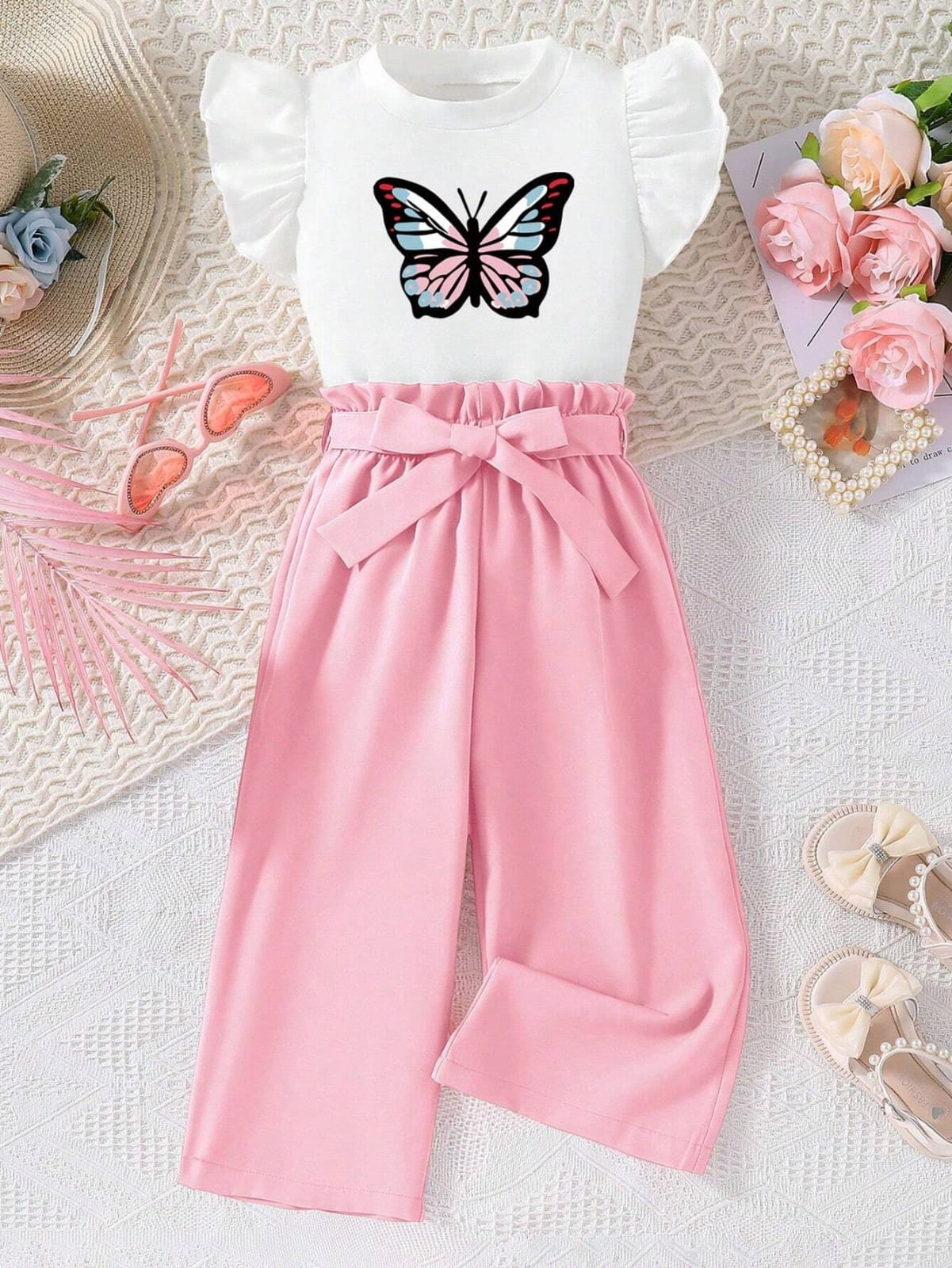 CONJUNTO BLANCO CON MARIPOSA EN EL CENTRO DE ÑINA