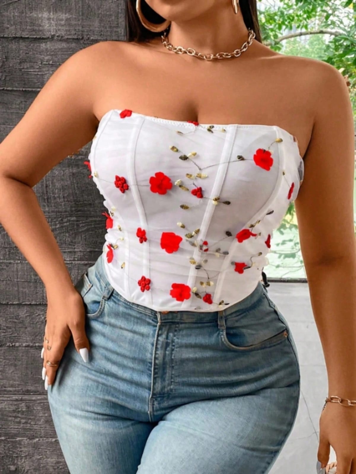 TOP BLANCO CON FLORES ROJAS DE MUJER