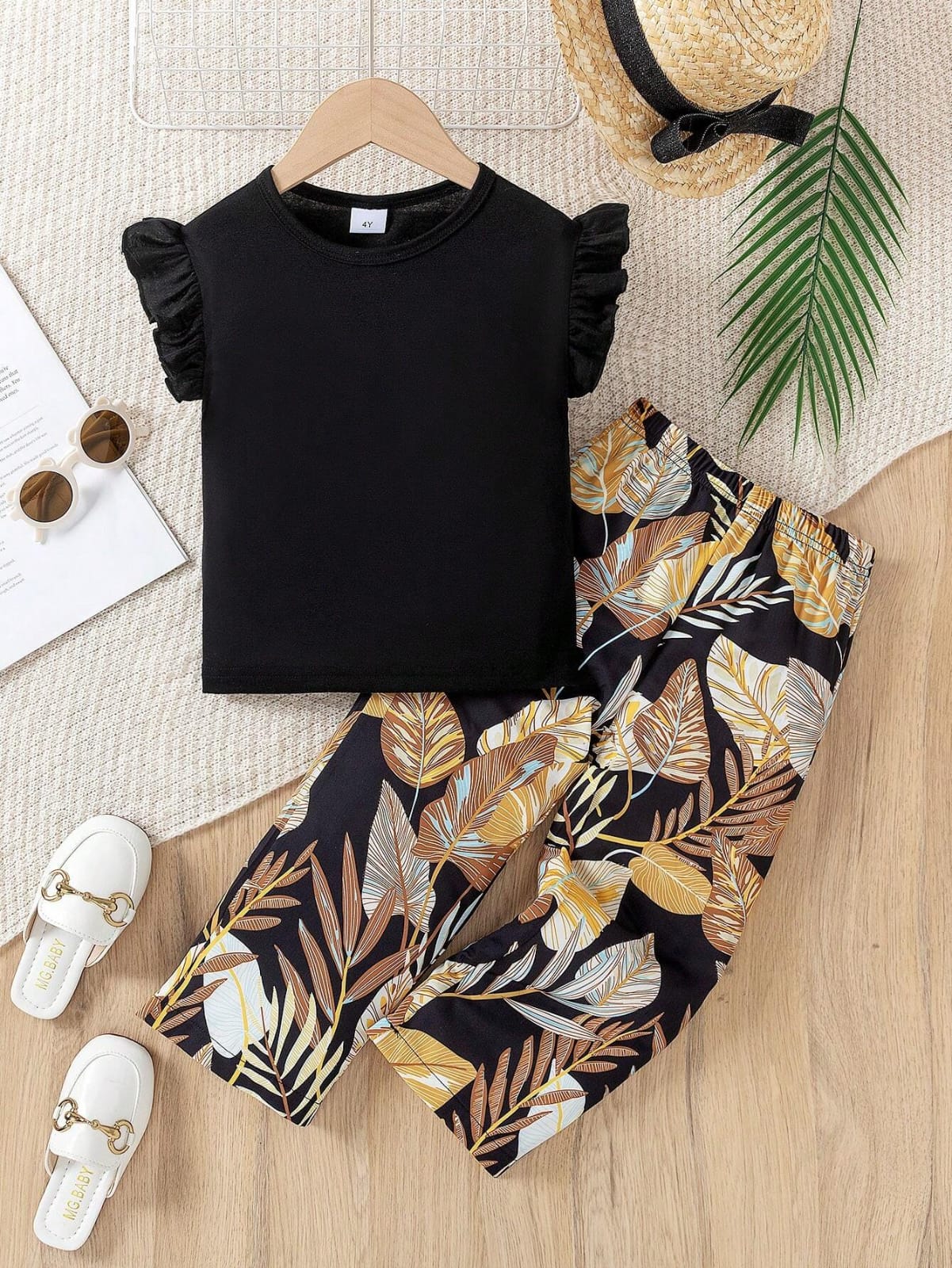 CONJUNTO DE NIÑA CON PATALONETA DE HOJAS 0008847