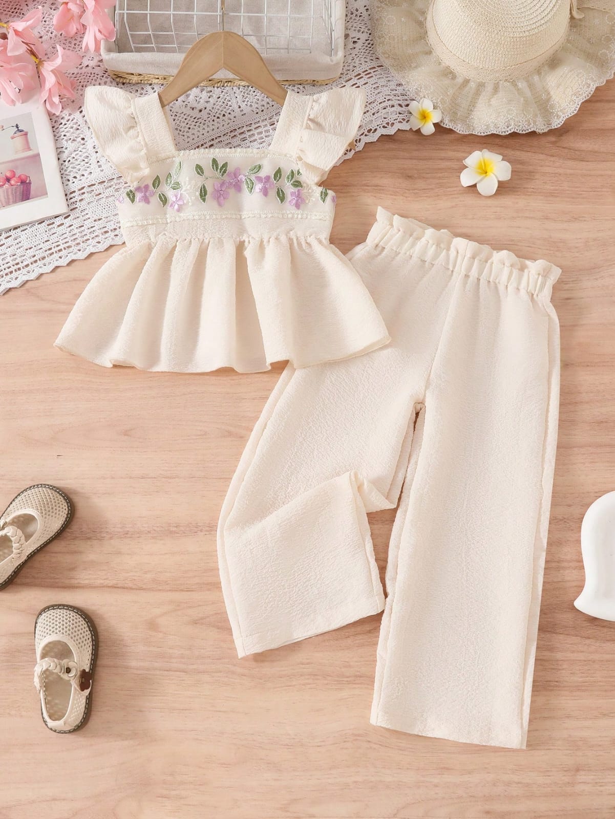 CONJUNTO DE NIÑA COLOR BEIGE 0008844