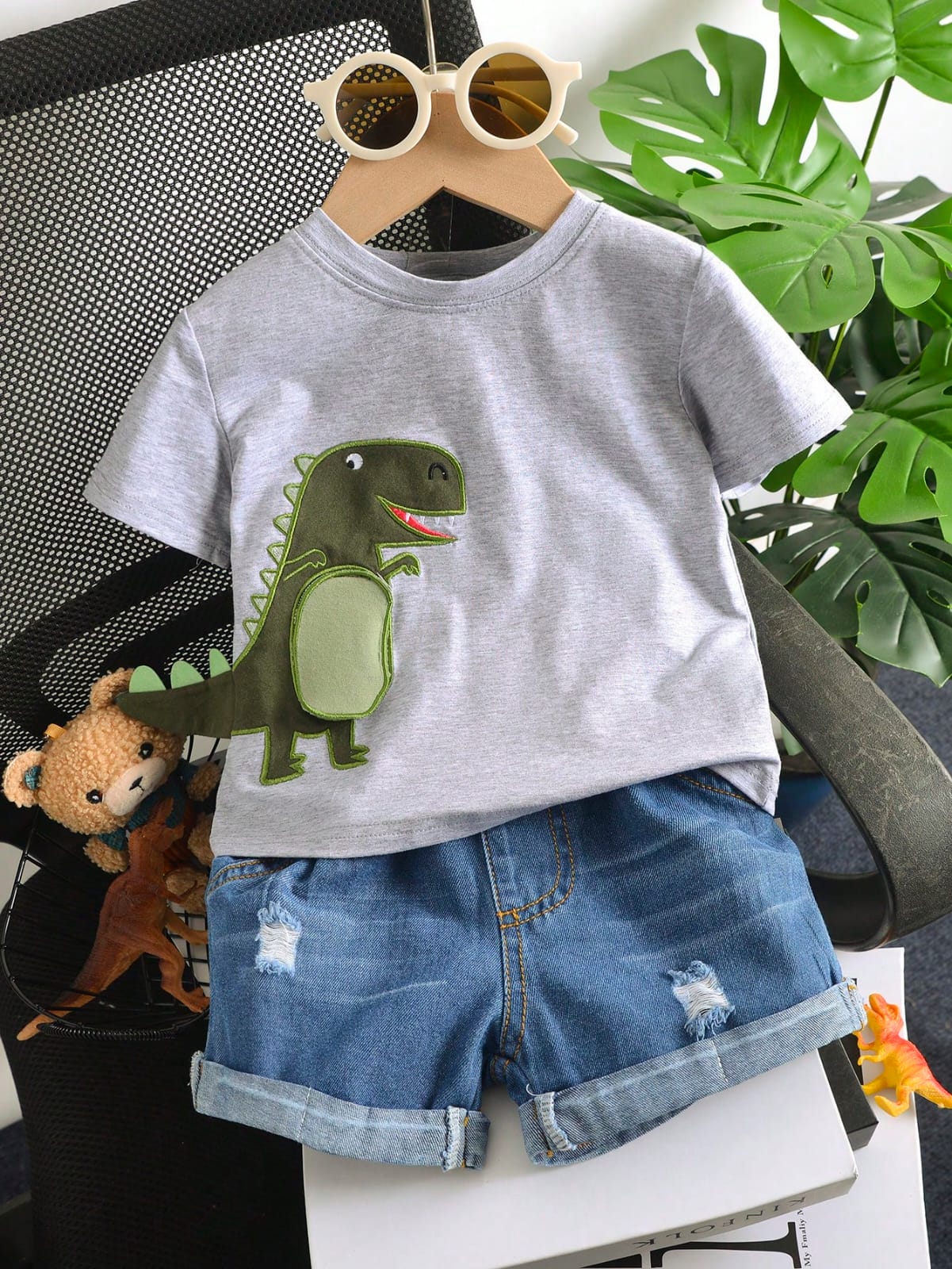 CONJUNTO CON DINOSAURIO