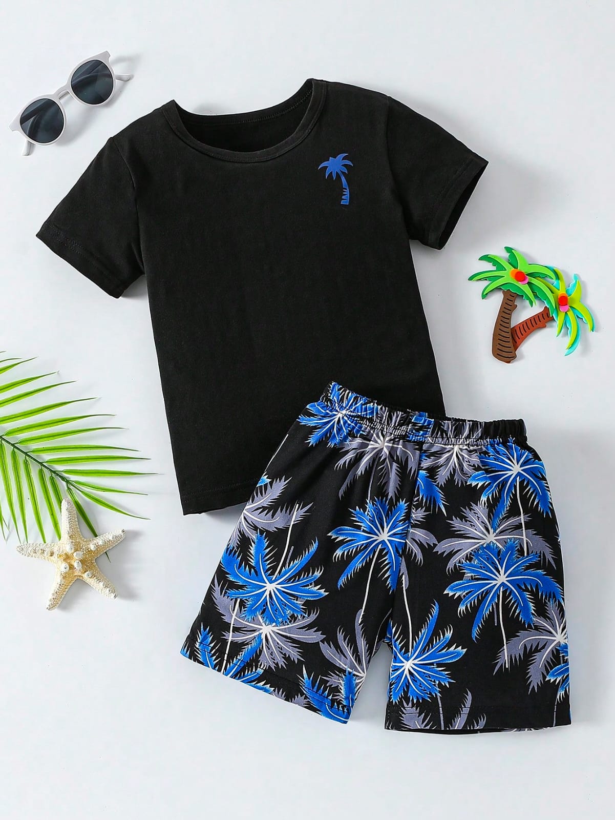 CONJUNTO NEGRO CON DISEÑO DE PALMA