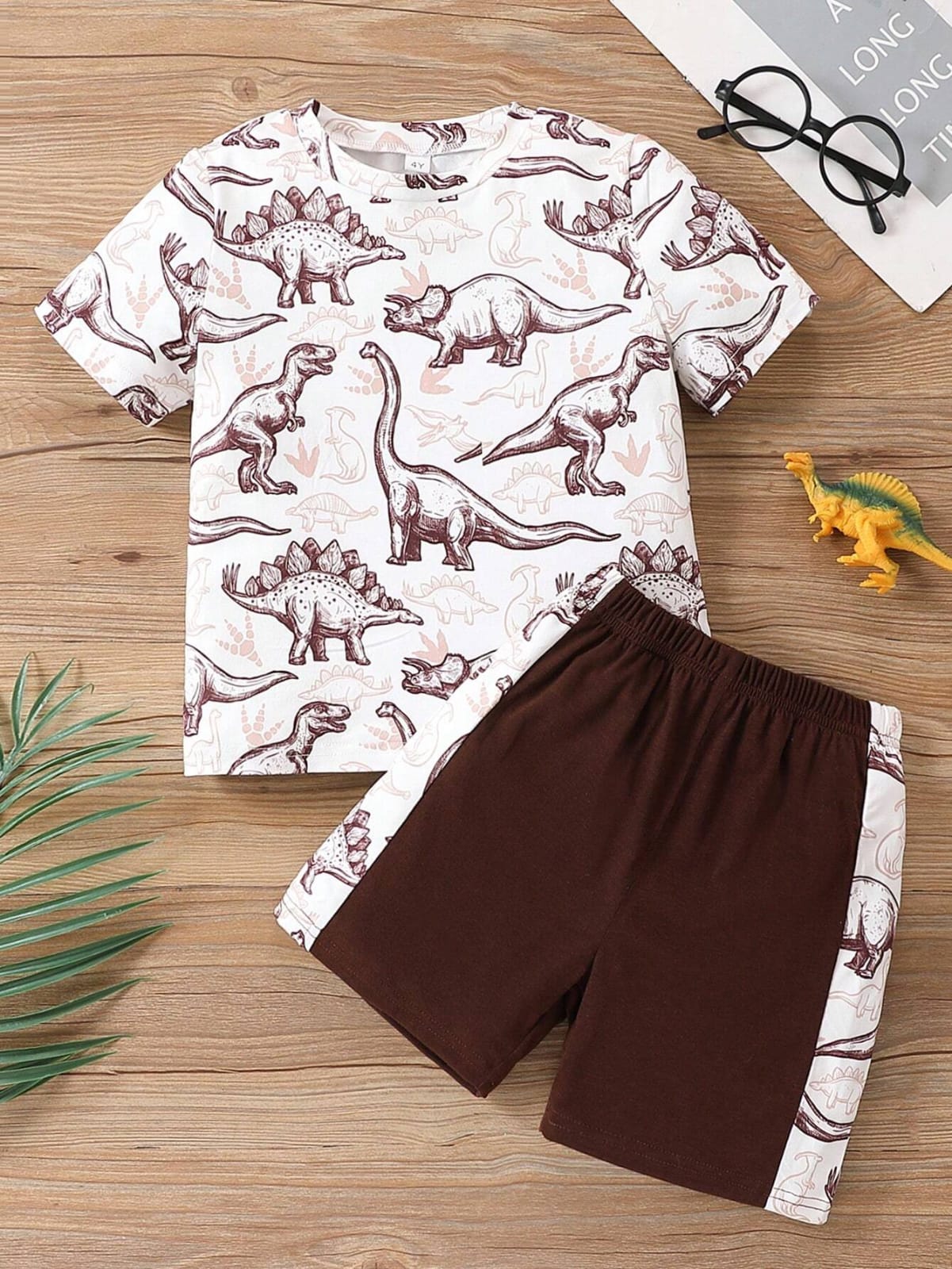 CONJUNTO CON DINOSARIO CAFE Y BLANCO 0008799