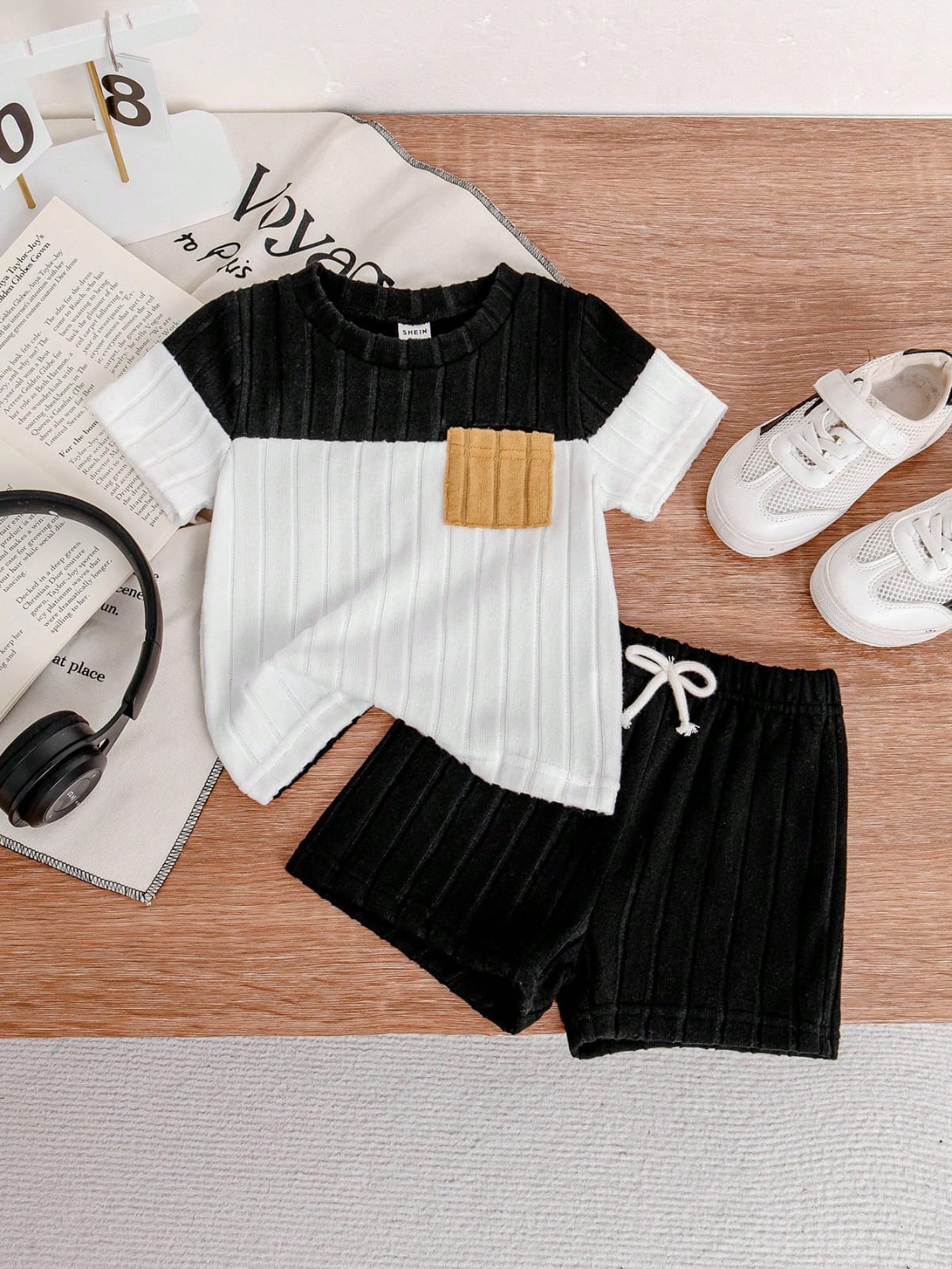 CONJUNTO NEGRO Y BLANCO DE NIÑO 0008800