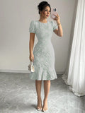 VESTIDO CON FLORES BLANCAS BORDADAS DE MUJER