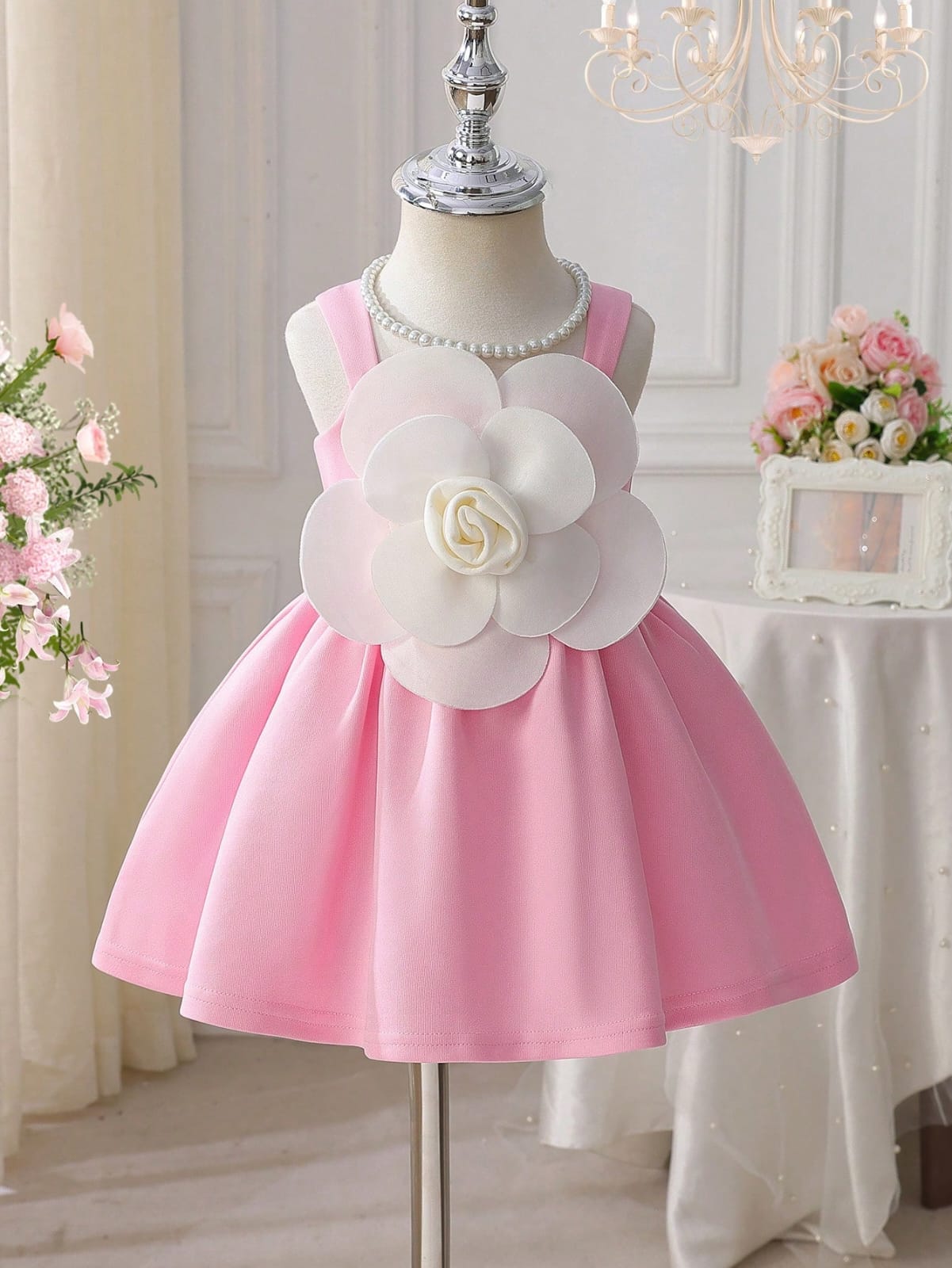 VESTIDO ROSA CON CHONGO BLANCO DE NIÑA