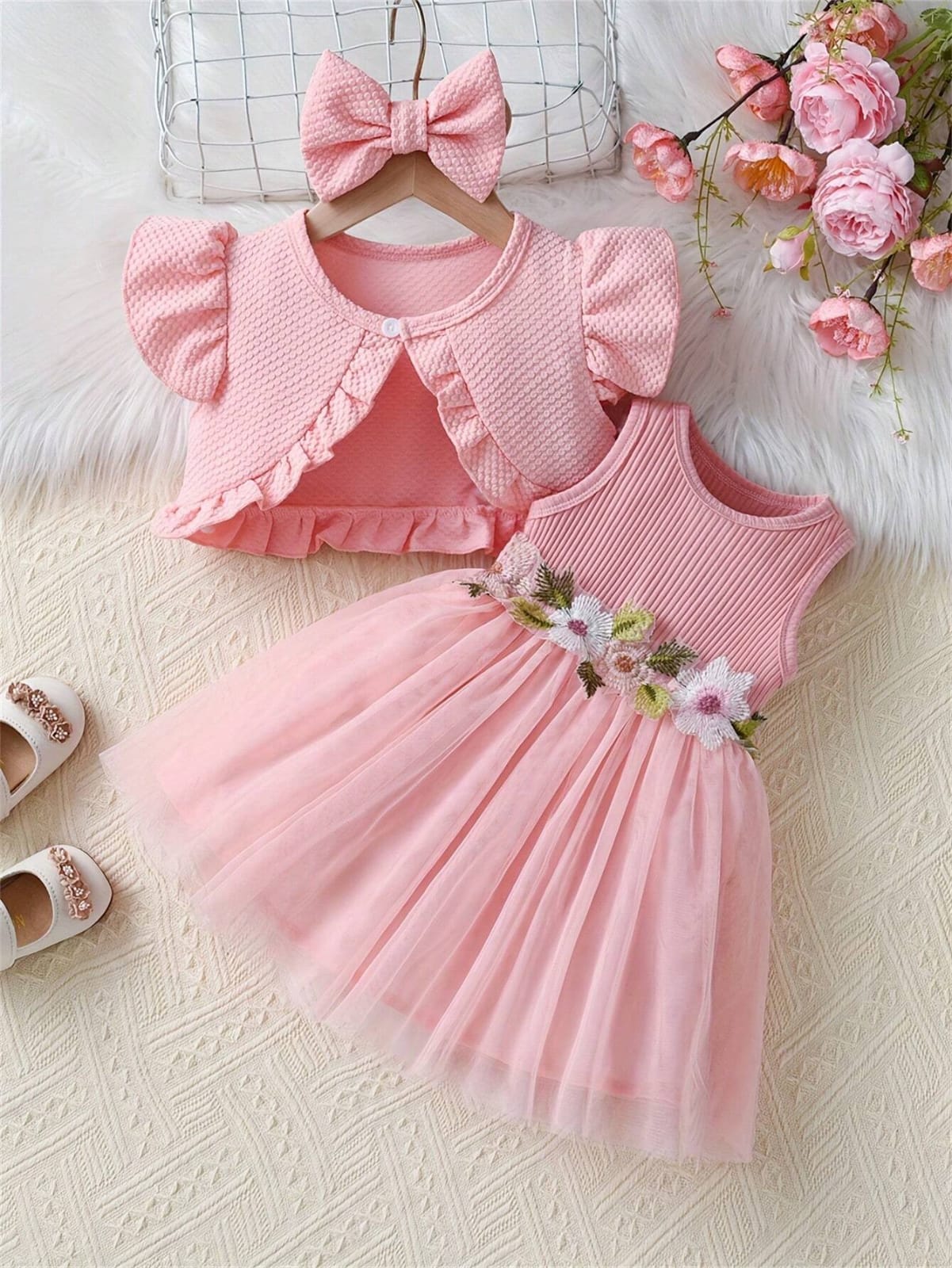 VESTIDO ROSA CON CHALECO Y DIADEMA CON FLORES