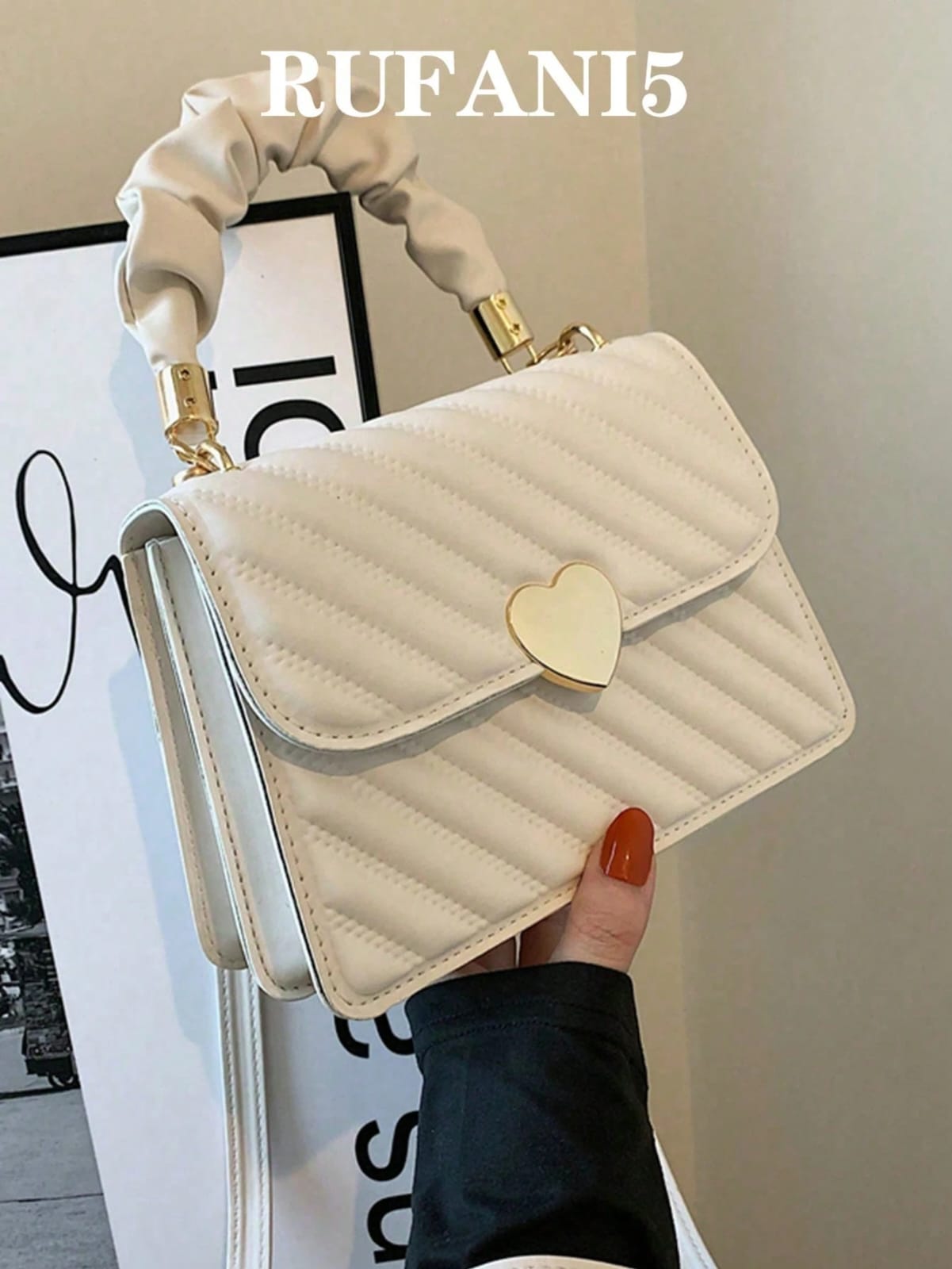 CARTERA BLANCA CON CORAZON DE MUJER 0009082