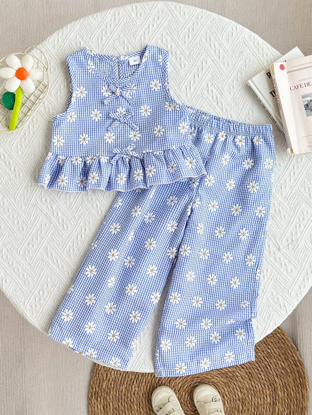 CONJUNTO DE NIÑA CON ESTANPADO DE FLOR
