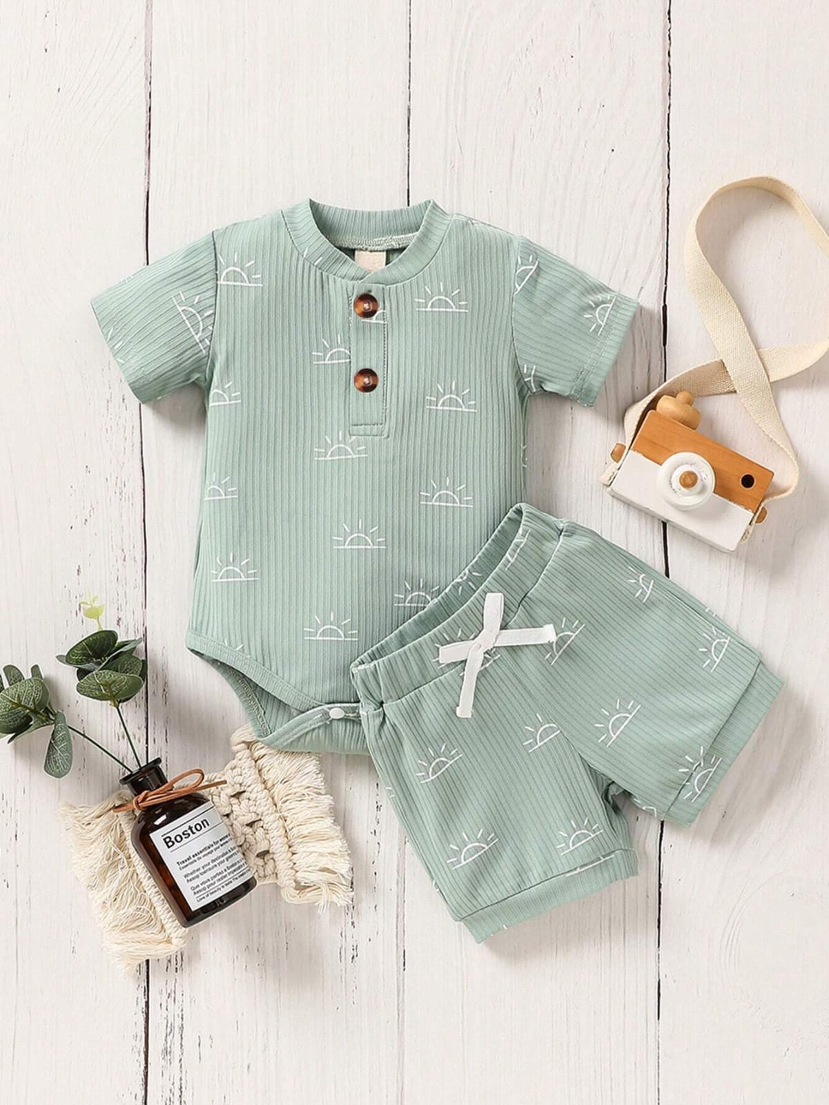 CONJUNTO VERDE CON DISEÑO DE SOL 0009196