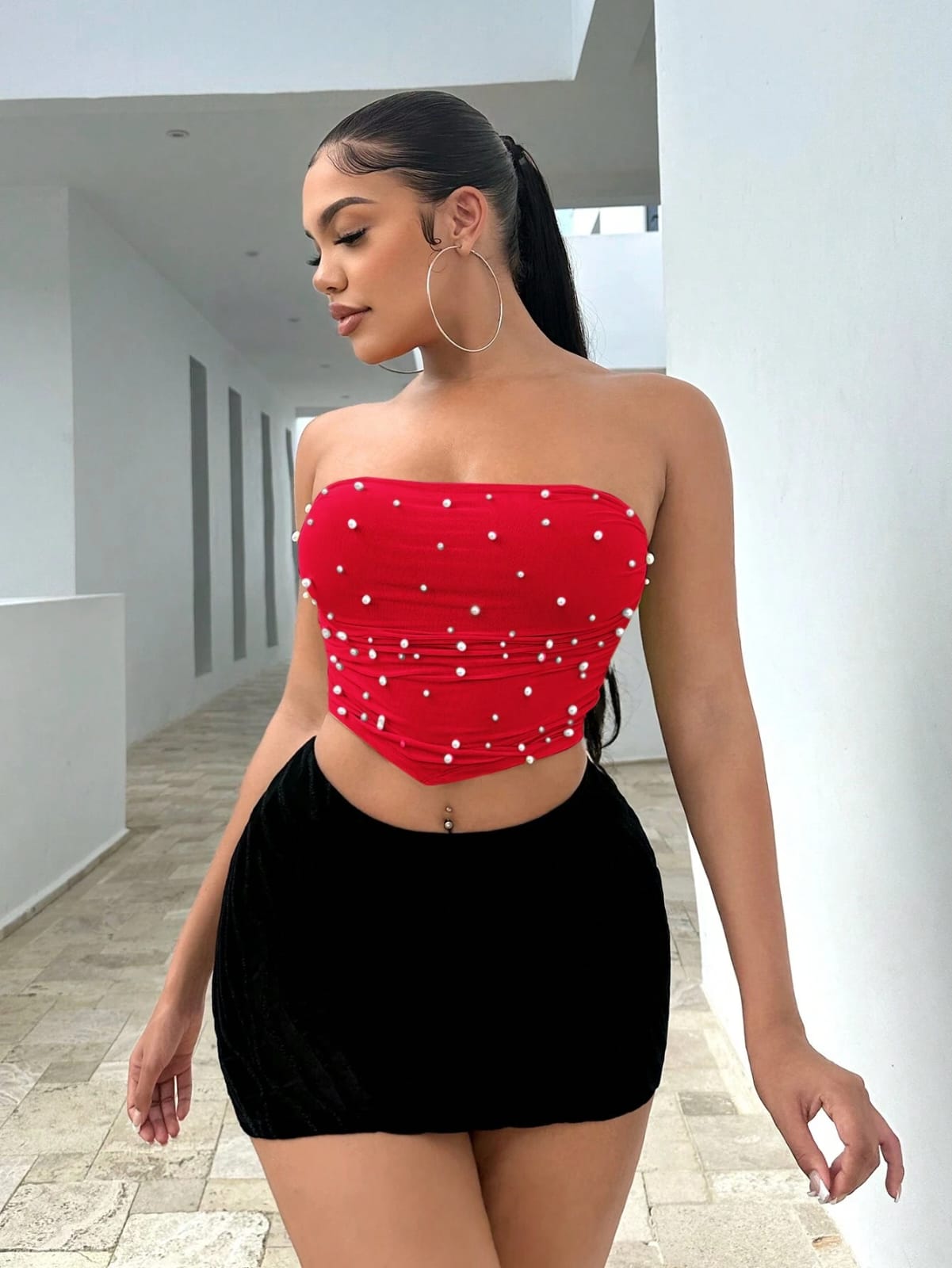TOP ROJO CON PERLAS DE MUJER