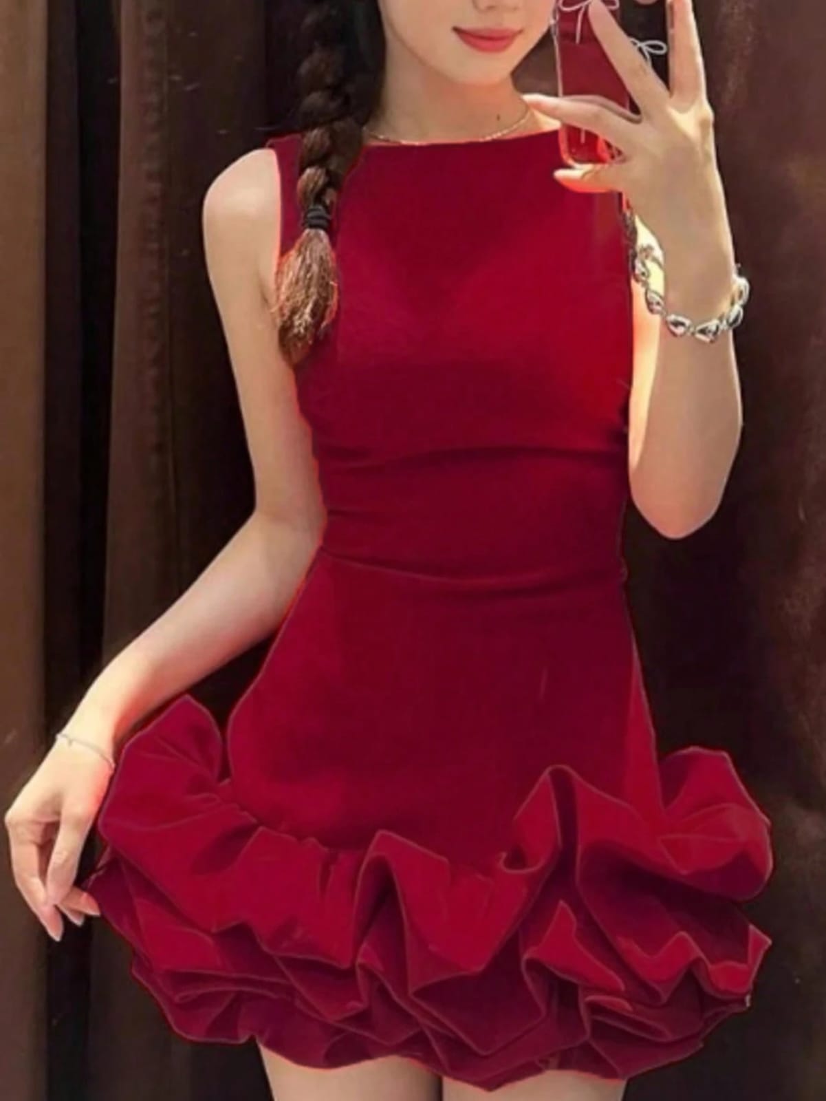 VESTIDO ROJO VINO CON VUELOS EN LA PARTE BAJA