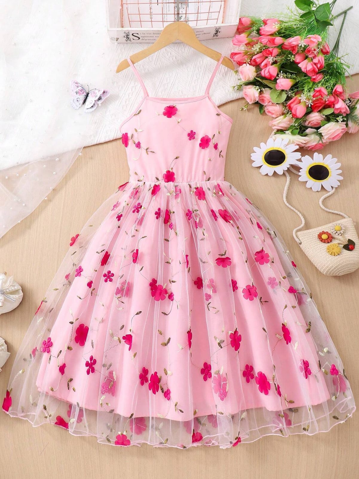 VESTIDO CON ESTAMPADO DE FLORES DE NIÑA