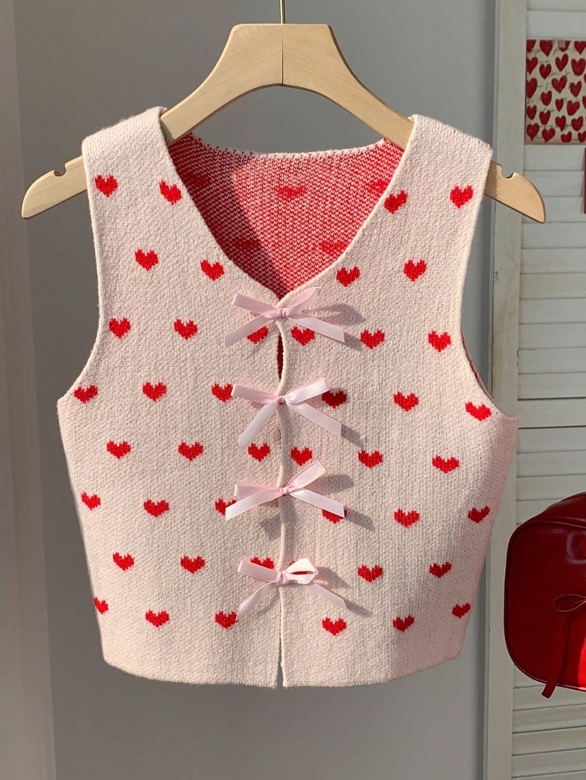 CHALECO CON FIGURAS DE CORAZON