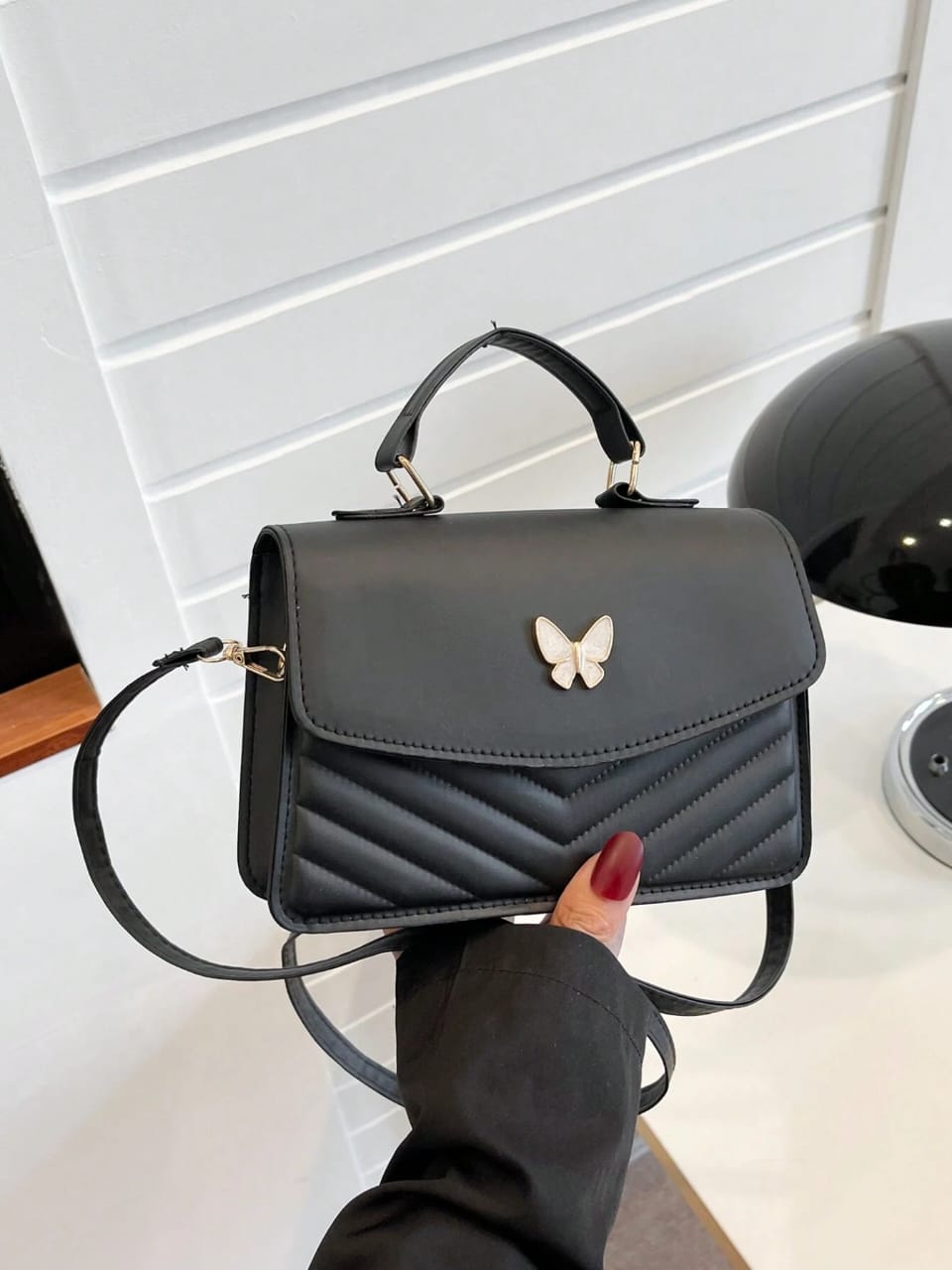 CARTERA COLOR NEGRA