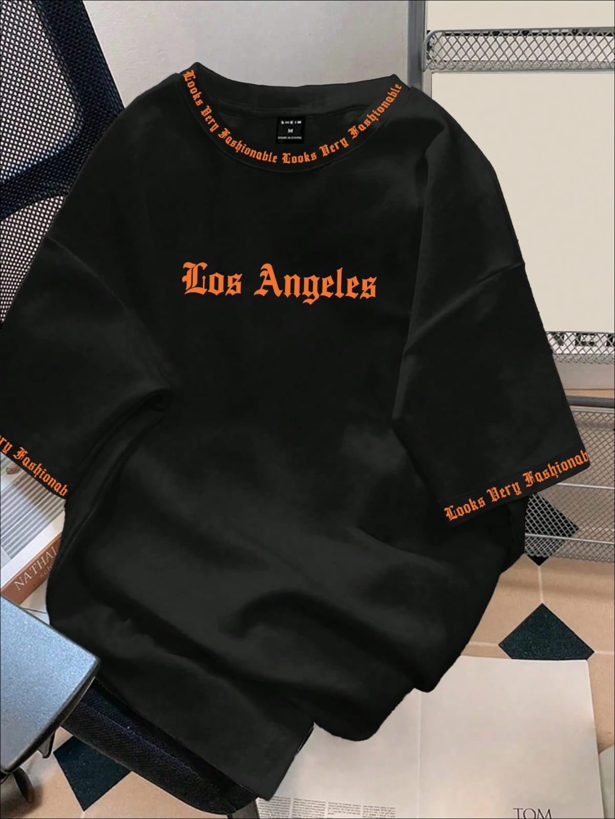 CAMISA DE LOS ANGELES LETRAS ANARANJADAS