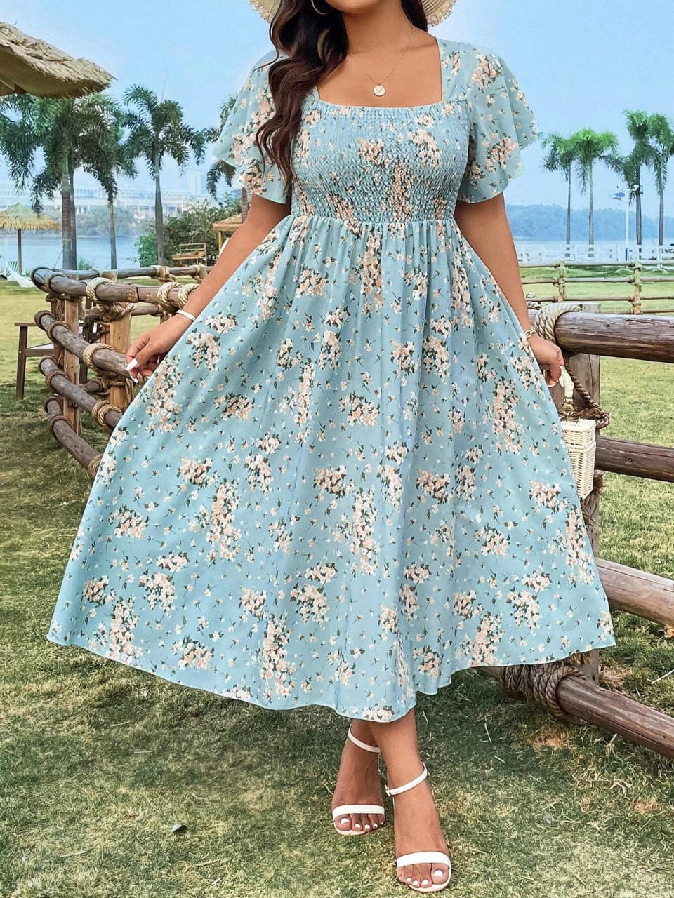 VESTIDO DE MUJER CUELLO CUADRADO CON ESTAMPADO FLORAL