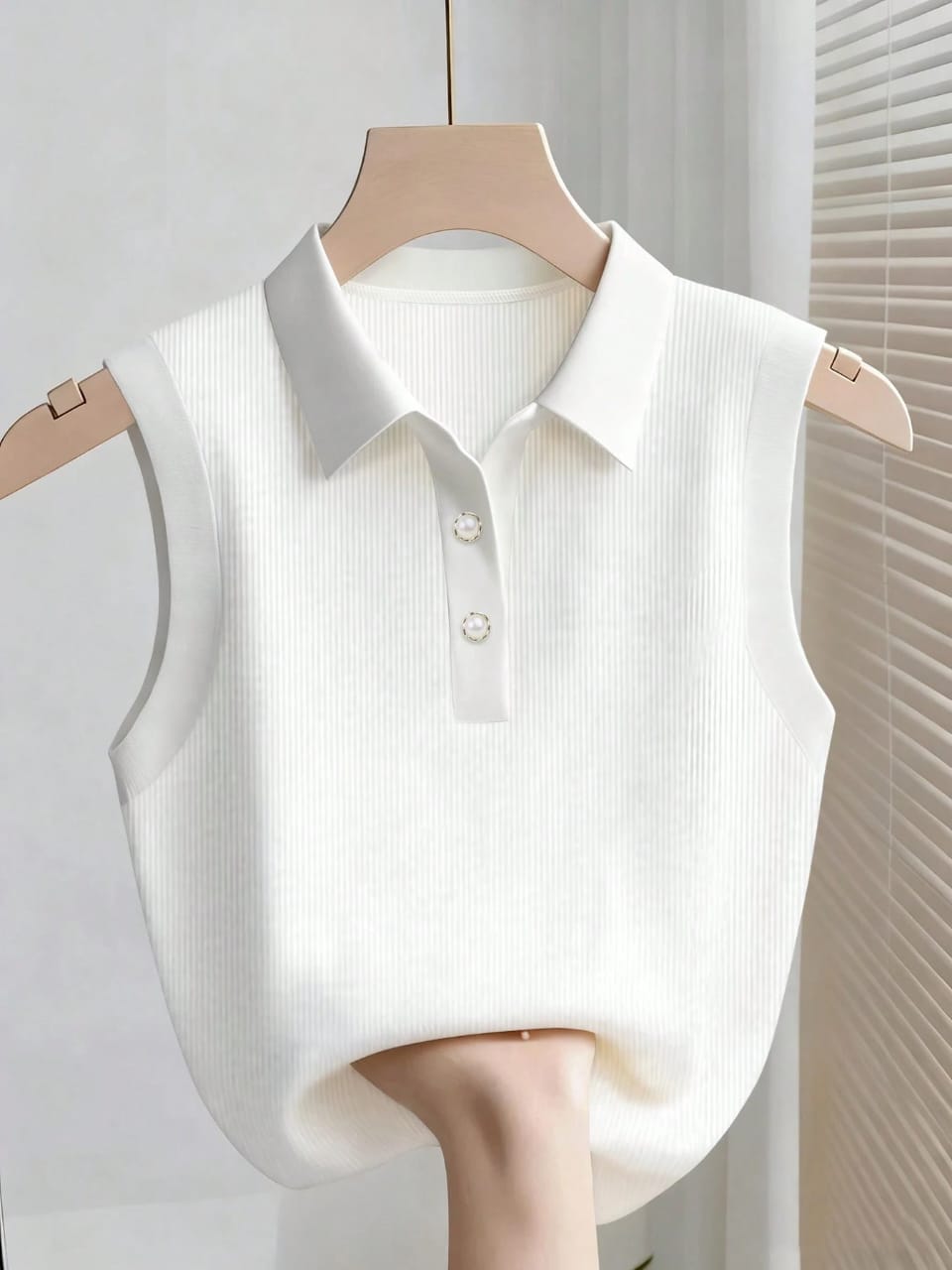 BLUSA DE MUJER SIN MANGAS CON BOTONES