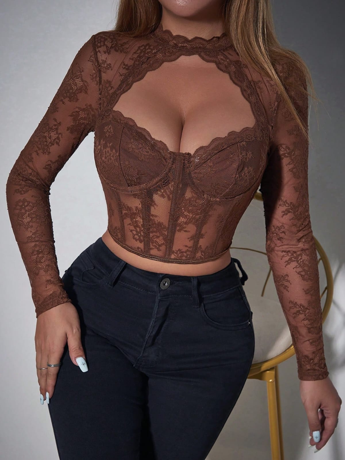 TOP DE MUJER CON ENCAJE FLORAL