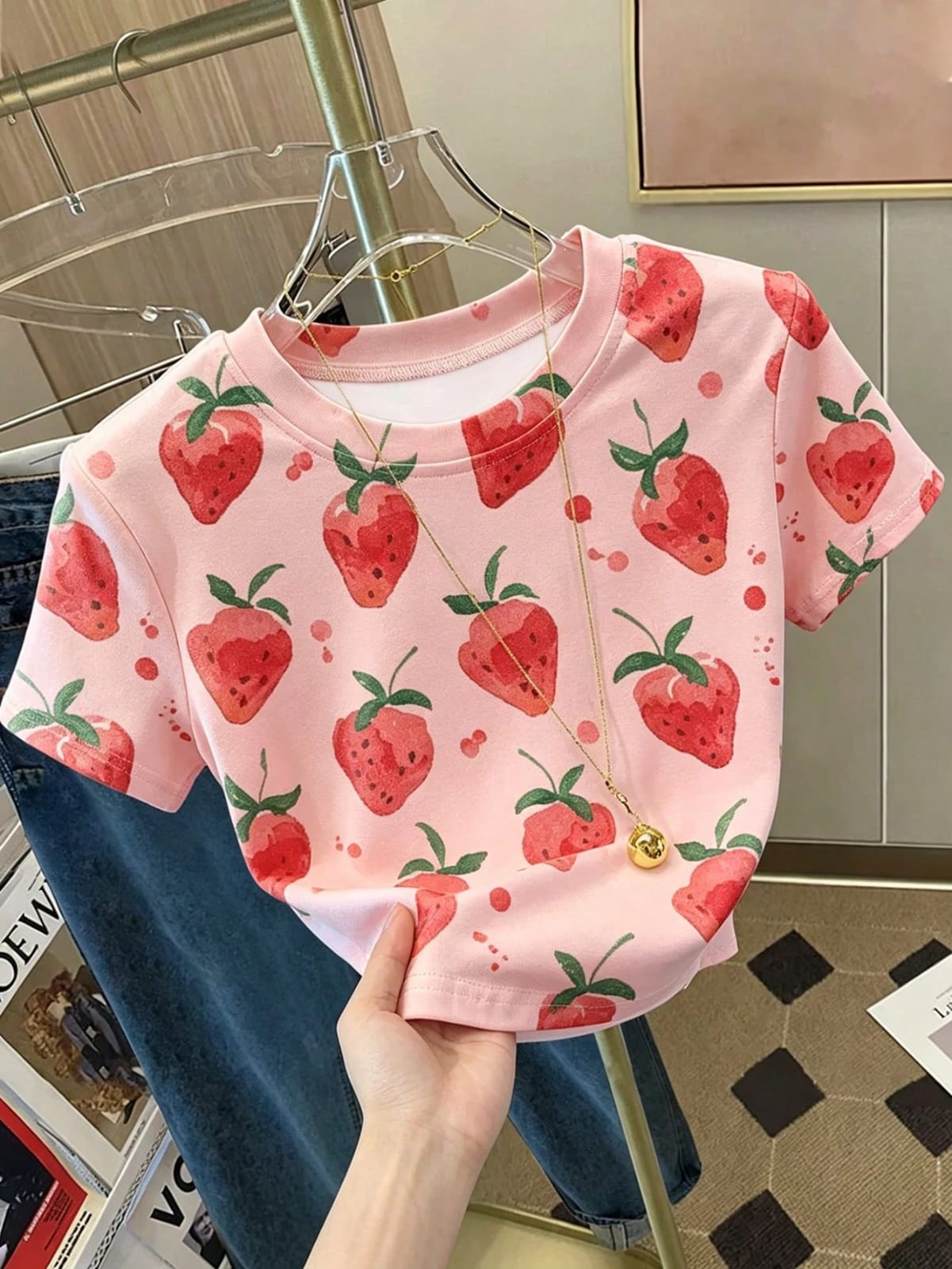 CAMISETA CORTA DE FRESA DE MUJER