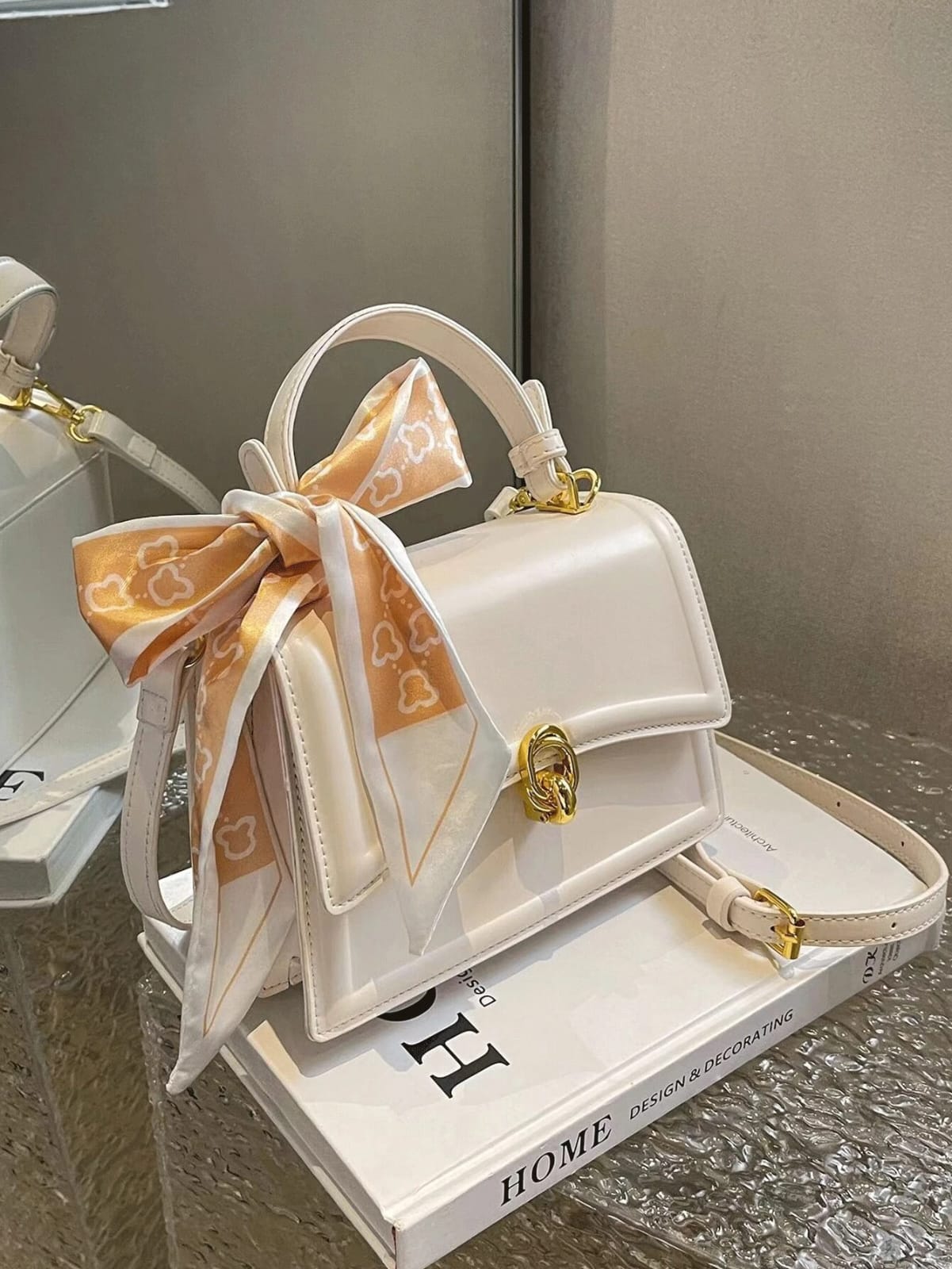 CARTERA CON LAZ0 DE MUJER