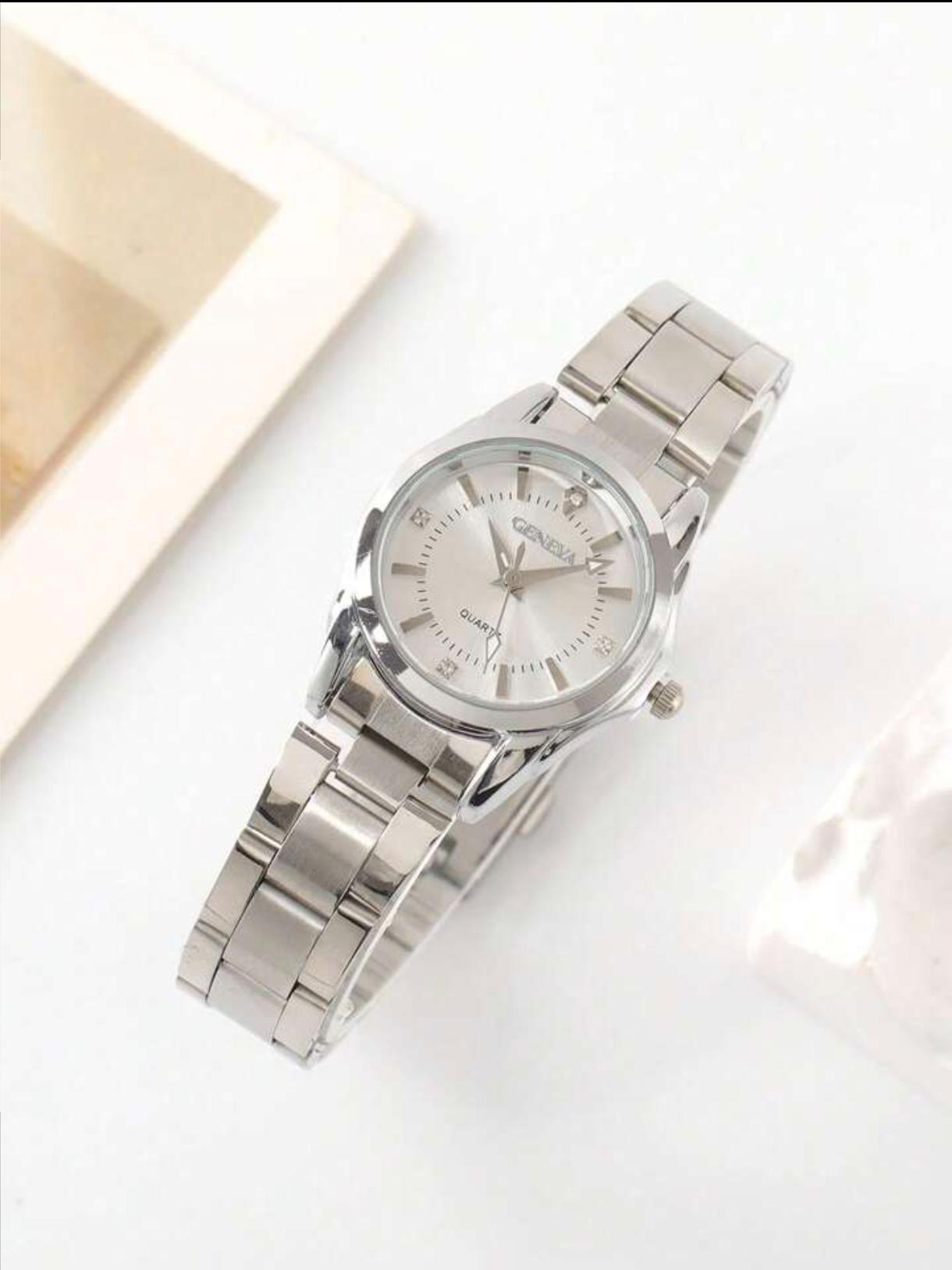 RELOJ PLATEADO DE DAMA
