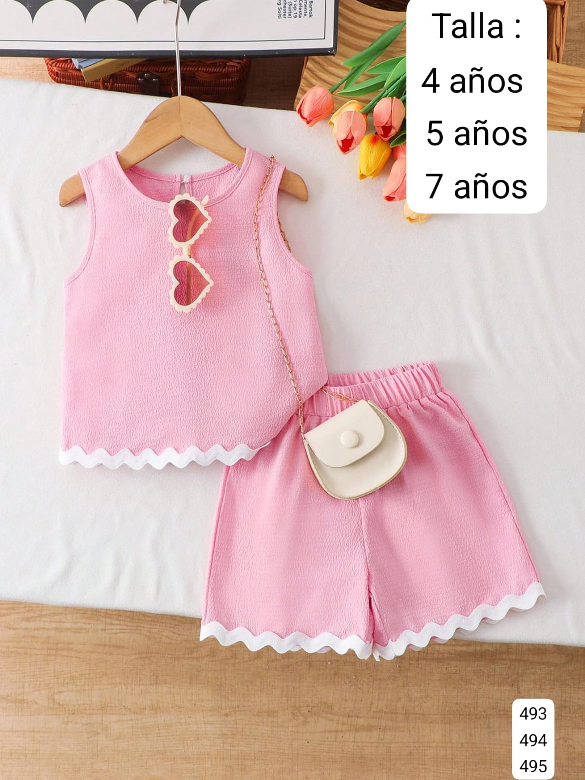 CONJUNTO CON SHORT Y BORDES BLANCOS DE NIÑA
