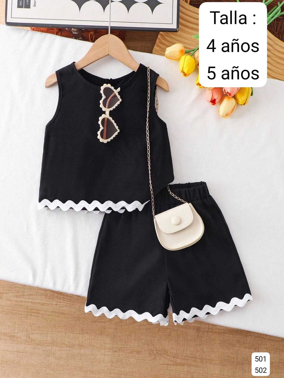 CONJUNTO CON SHORT Y BORDES BLANCOS DE NIÑA